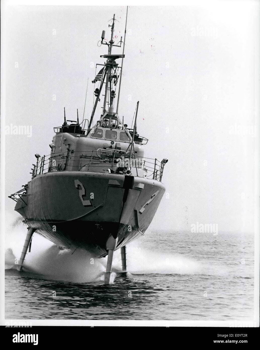 5. Mai 1971 - Marine fotografischen Zentrum Naval Station, Washington D.C. 20390, offizielle US Navy fotografieren. Das Tragflächenboot Patrouille Kanonenboot USS Tucumcari, Foilborne bei hoher Geschwindigkeit laufen. Stockfoto