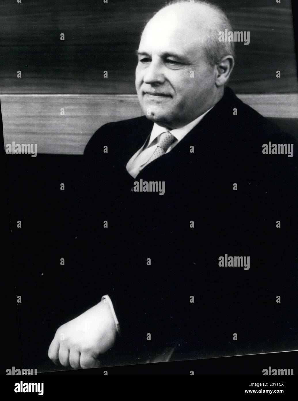 18. Mai 1971 - der weltweit Assembly of Health der Darling-Förderpreis gegeben zwei Persönlichkeiten, Professor Leonard Jan Bruce-Chwatt von London und Prof. Augusto Corradetti von Rom, als Anerkennung für ihren wichtigen Beitrag zur Epidemiologie, zur Therapie und zur Bekämpfung von Malaria. Professor Augusto Corradetti, 1907 in Rom geboren. Er leitet derzeit ein Parasitologie-Labor an der Istituto Superiore Di Sanita in Rom. Stockfoto