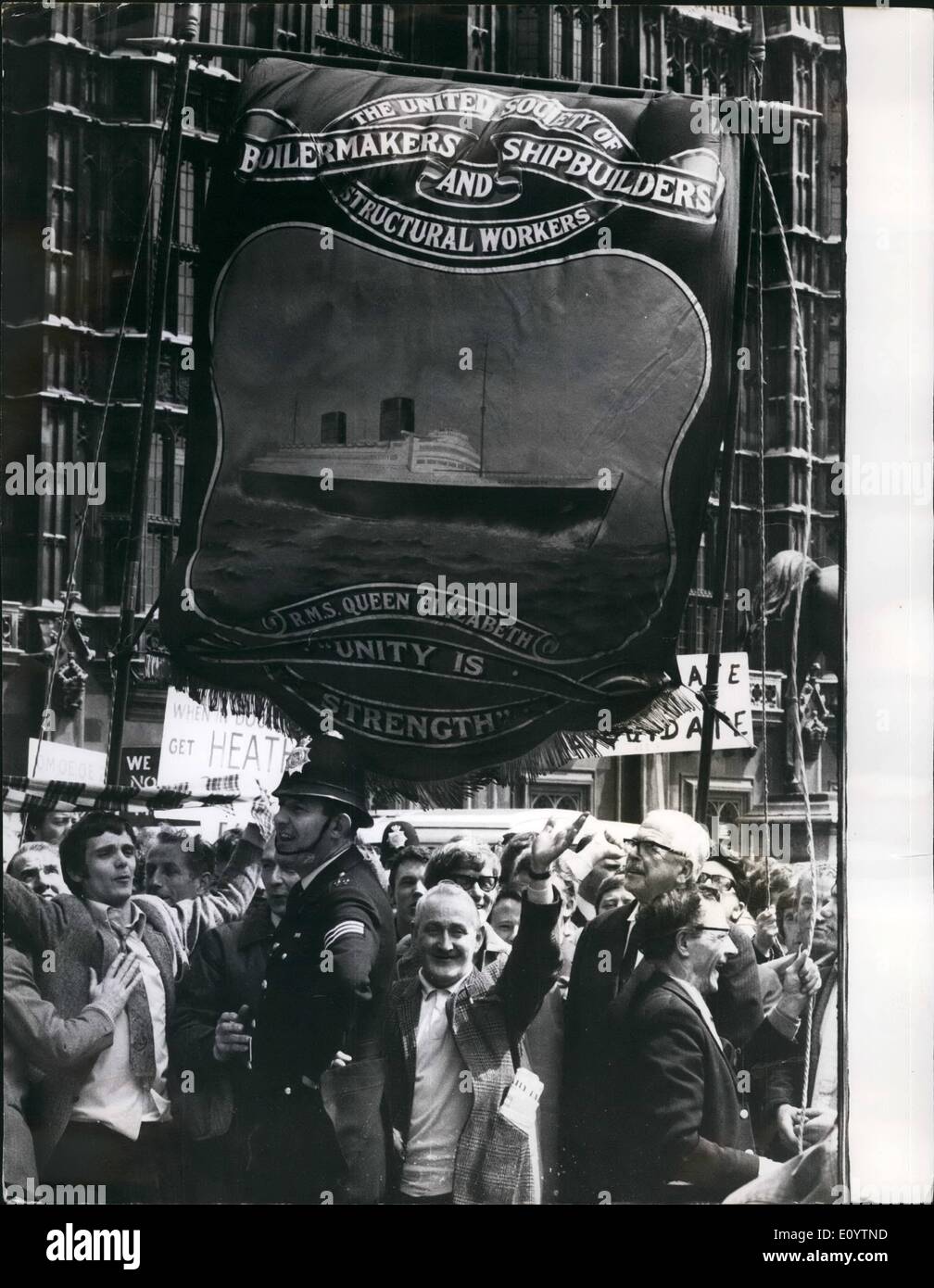 6. Juni 1971 - Clydeside Werftarbeiter lobby von MP: Banner winken Clydeside Werftarbeiter, die nach London mit gereist waren Stockfoto