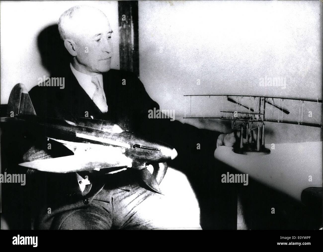 8. August 1971 - Geburtstag von Orville Wright 100 Jahren am 19. August 1871, war Orville Wright in Oayton in die Knerisan gerissen. Stockfoto 8. August 1971 - Geburtstag von Orville Wright 100 Jahren am 19. August 1871, war Orville Wright in Oayton in die Knerisan gerissen. Stockfoto
