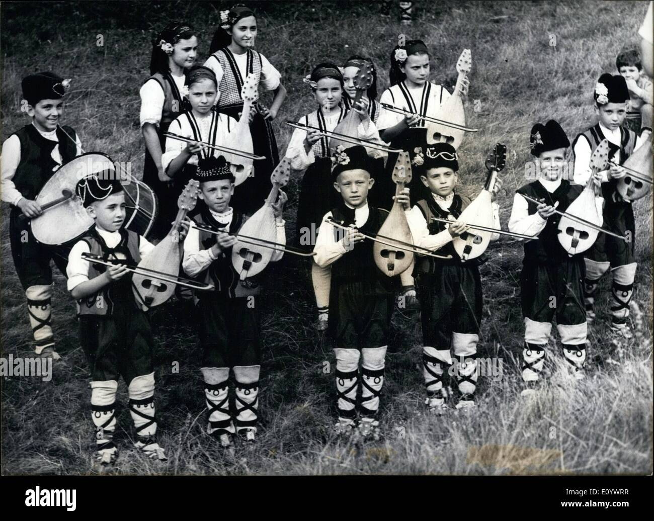 8. August 1971 - Folklore-Festival. Das Foto zeigt viele Kinder, zukünftige Meister Musiker in die Amateur-Bands spielen. Stockfoto