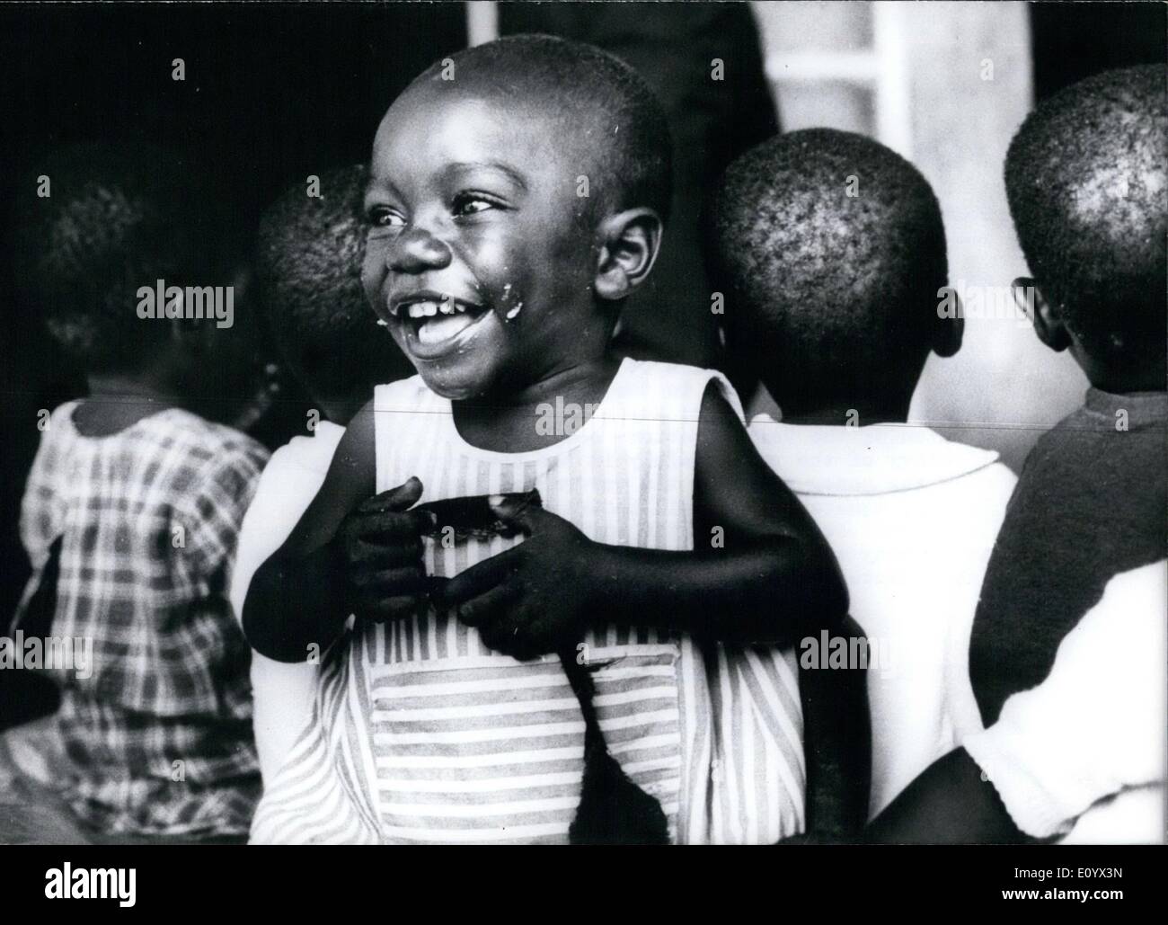 Sept. 09, 1971 - der Welt-Kinder-Tag: die von den Vereinten Nationen im Jahr 1954 eingeführt wurde findet jedes Jahr am 20. September in 95 Ländern. Es sollte helfen, Freundschaft und Verständnis für die Kinder aller Nationen und Rassen zu bringen und die Öffentlichkeit über die Notwendigkeit von Kindern in allen Ländern zu erinnern. UNICEF hilft eine Union der Vereinten Nationen ohne Rücksicht auf Rasse, Religion-Ideologie der Armen, vor allem in den Entwicklungsländern. Nur das Geld von der Regierung nicht genug helfen gegen Hunger, Unwissenheit, Masse-Krankheit etc., auch Geld von Privatpersonen wird benötigt Stockfoto