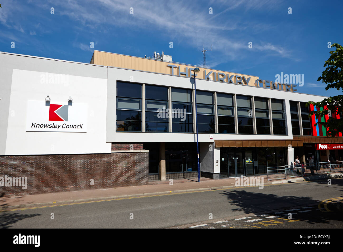 Kirkby Zentrum Knowsley Rat öffentlichen Dienst Aufbau Kirkby Stadt Zentrum Merseyside UK Stockfoto