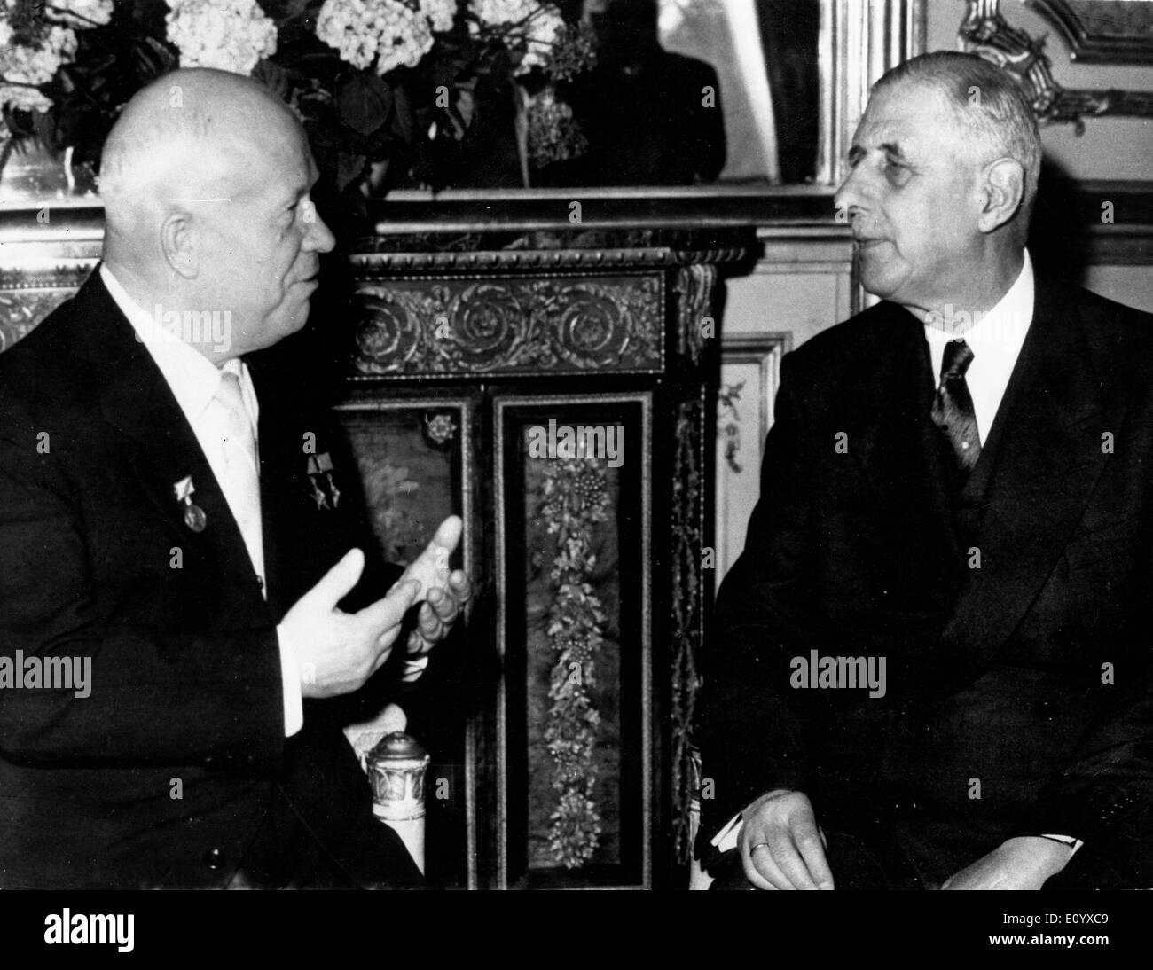 Präsident Charles de Gaulle mit Nikita Khrushchev Stockfoto