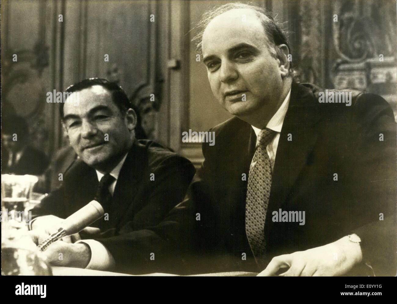 19. Oktober 1971 - Robert Soloman und Volcker auf OECD-Konferenz Stockfoto