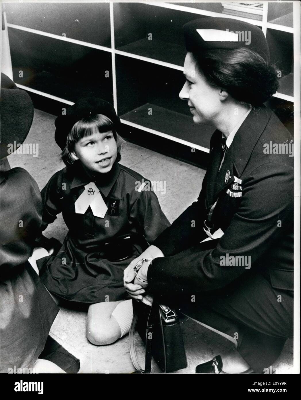 11. November 1971 - Lady Sarah Armstrong-Jones als A Brownie eingeschrieben in der Mädchen-Führer-Bewegung: Prinzessin Margarets Tochter, Lady Stockfoto
