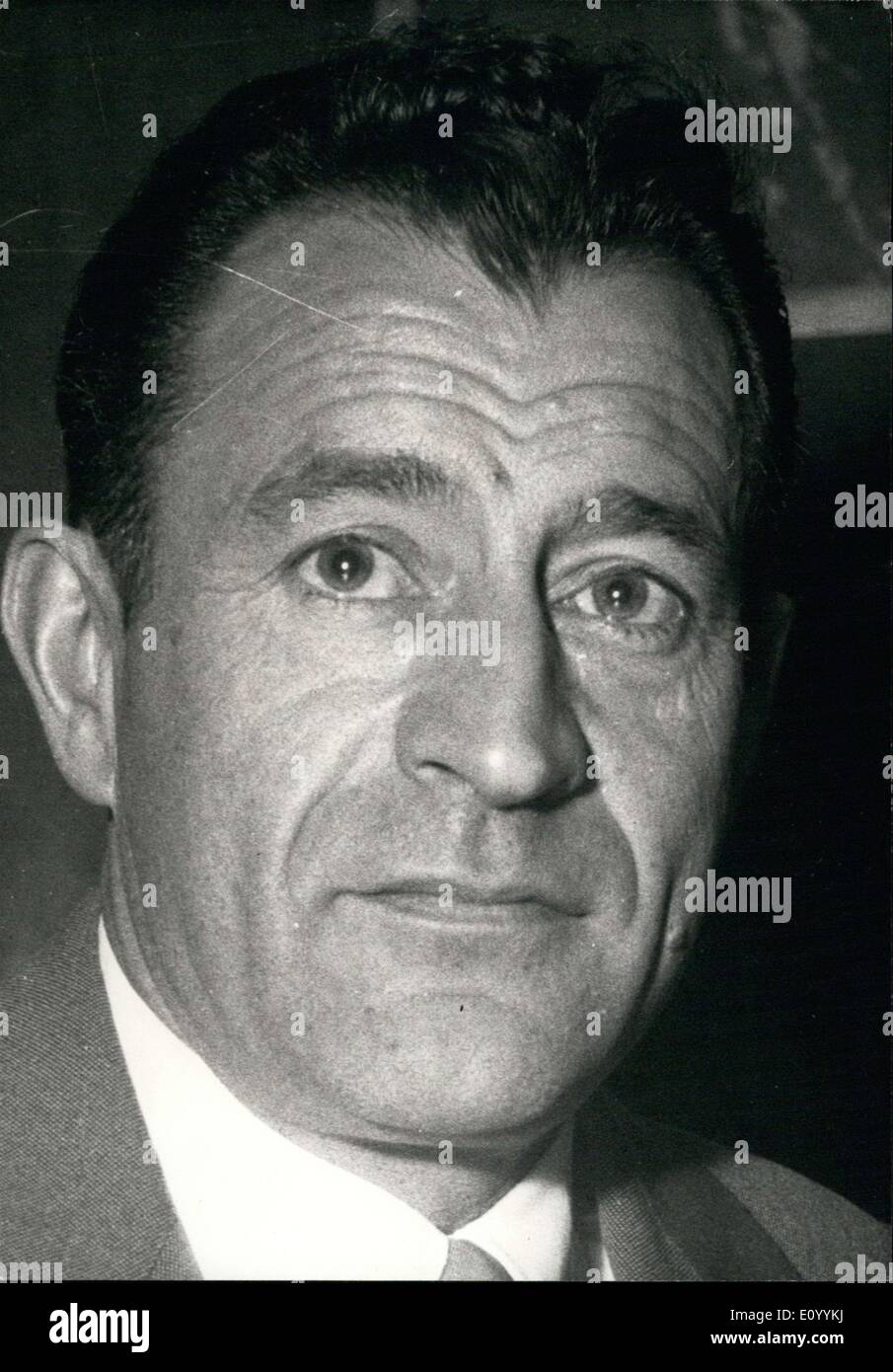 3. Dezember 1971 - fand Jean Franco, der im Mai 1955 an der Spitze des Makalu tot durch einen Autounfall. Franco war der Inspecter General der Jugendsport. Stockfoto