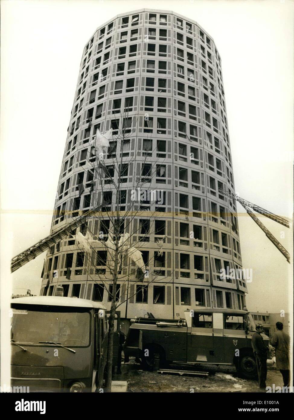 21. Dezember 1971 - im Zusammenhang mit dramatischen Gas Explosion bei einem Paris-Turm Stockfoto