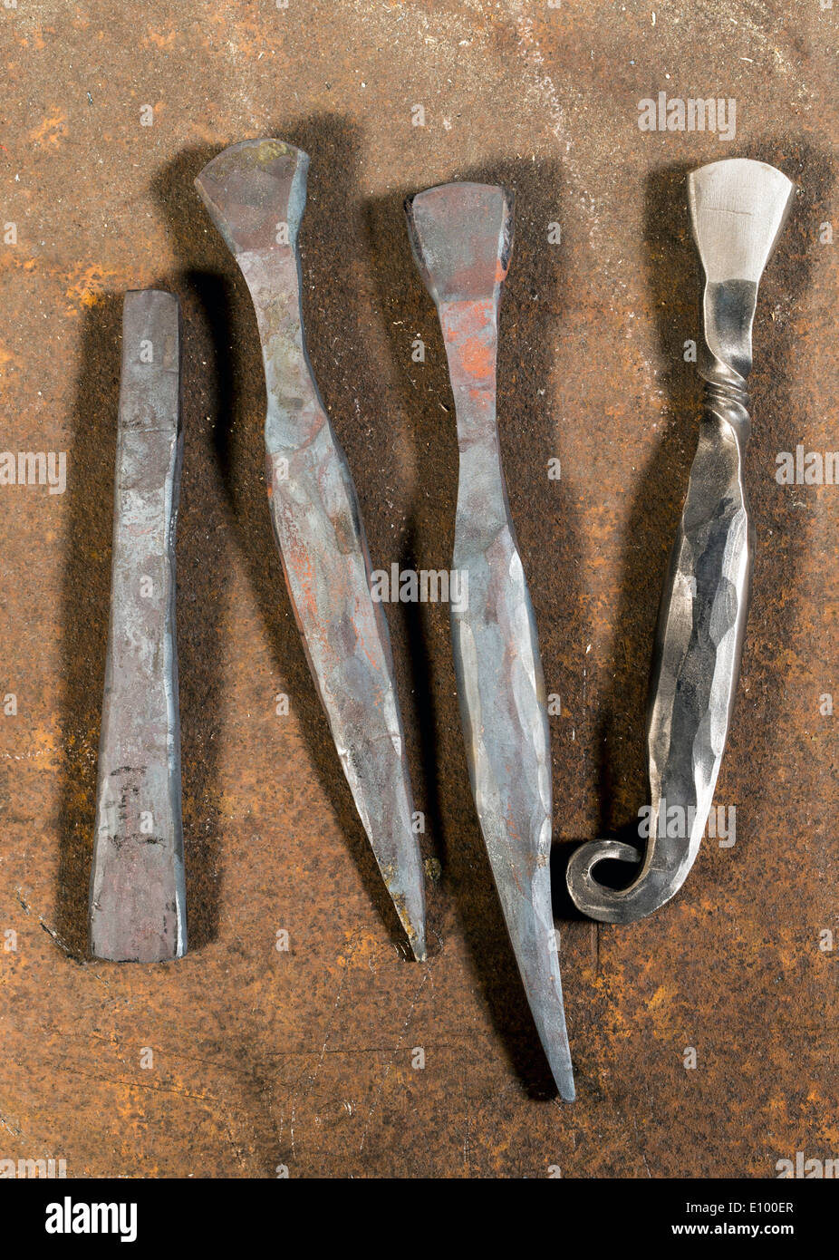 Handwerker, Nicole & Harry Hansen, Sterling & Stahl, erstellen original Sterling Silber und Eisenstücke Stockfoto