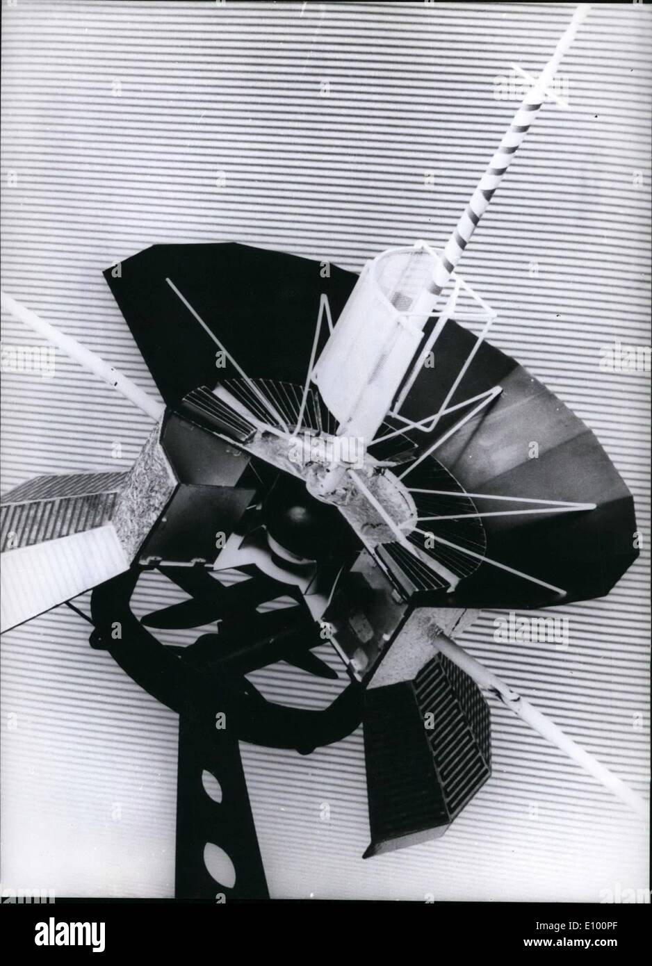 2. Februar 1972 - Sun Sonde Helios fertig In Westdeutschland die Sonde Helios die 1974 startbereit sein wird werden die zentralen Planeten von solar-Anlagen bis zu einer Entfernung von 23 Millionen Meilen erreichen ein Viertel der Distanz zwischen Sonne und Erde. Nie zuvor hat eine künstliche Einheit die Entfernung untersucht. Helios ist das größte deutsche Raum Eigentumswohnungprojekt und auch die größte bilaterale Weltraumprojekt, in denen die NASA beigetreten ist Stockfoto