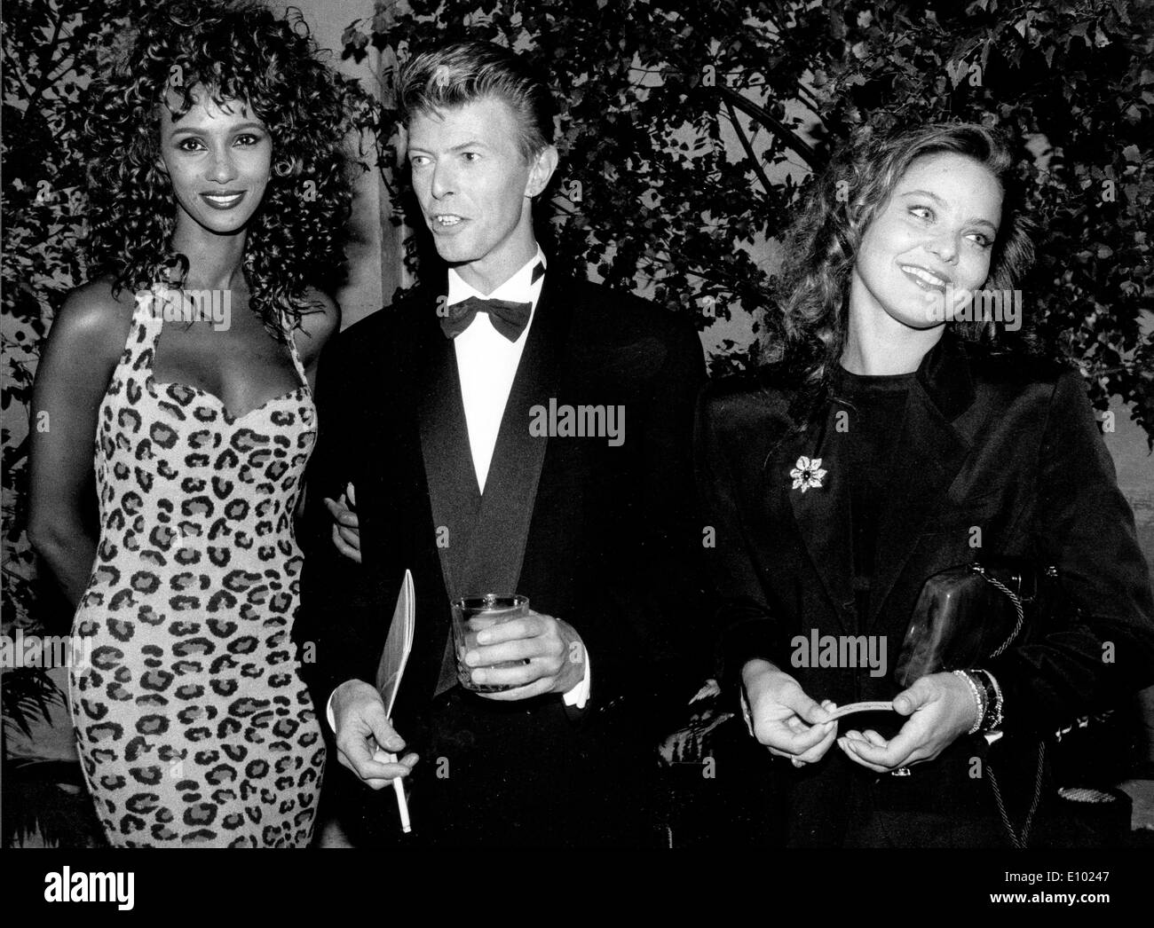 Sänger David Bowie mit Iman und Ornella Mutti Stockfoto