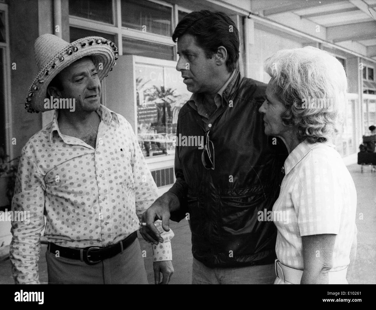 Schauspieler Jerry Lewis spricht mit Fernand Raynaud Stockfoto