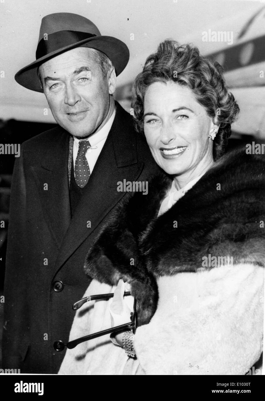 Schauspieler James Stewart und Gloria kommen in London Stockfoto