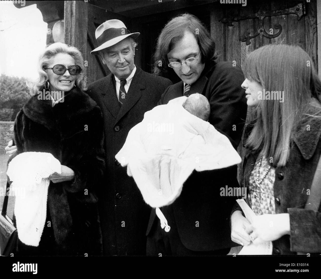 Schauspieler James Stewart bei der Taufe des Enkels Stockfoto