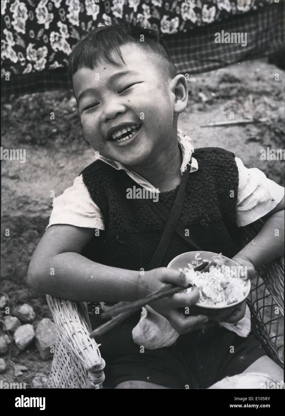 1. Januar 1970 - Five-Year-Old seine Mahlzeit. Stockfoto