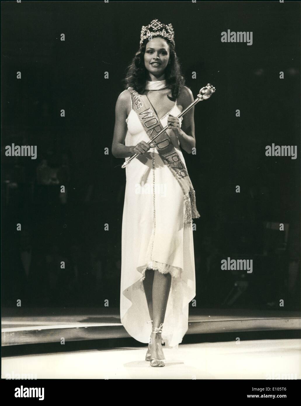 1. Januar 1970 - Gina Swainson In Miss World 79: 21 Jahre alte Gina Swainson, (Miss Bermuda) gekrönt wurde "Miss World 79 in der Royal Albert Hall letzte Nacht. Die Zweitplatzierte war Miss Großbritannien und drittens Miss Jamaica. Das Foto zeigt Königin Gina - Miss World nach dem Titelgewinn gestern Abend gesehen. Stockfoto