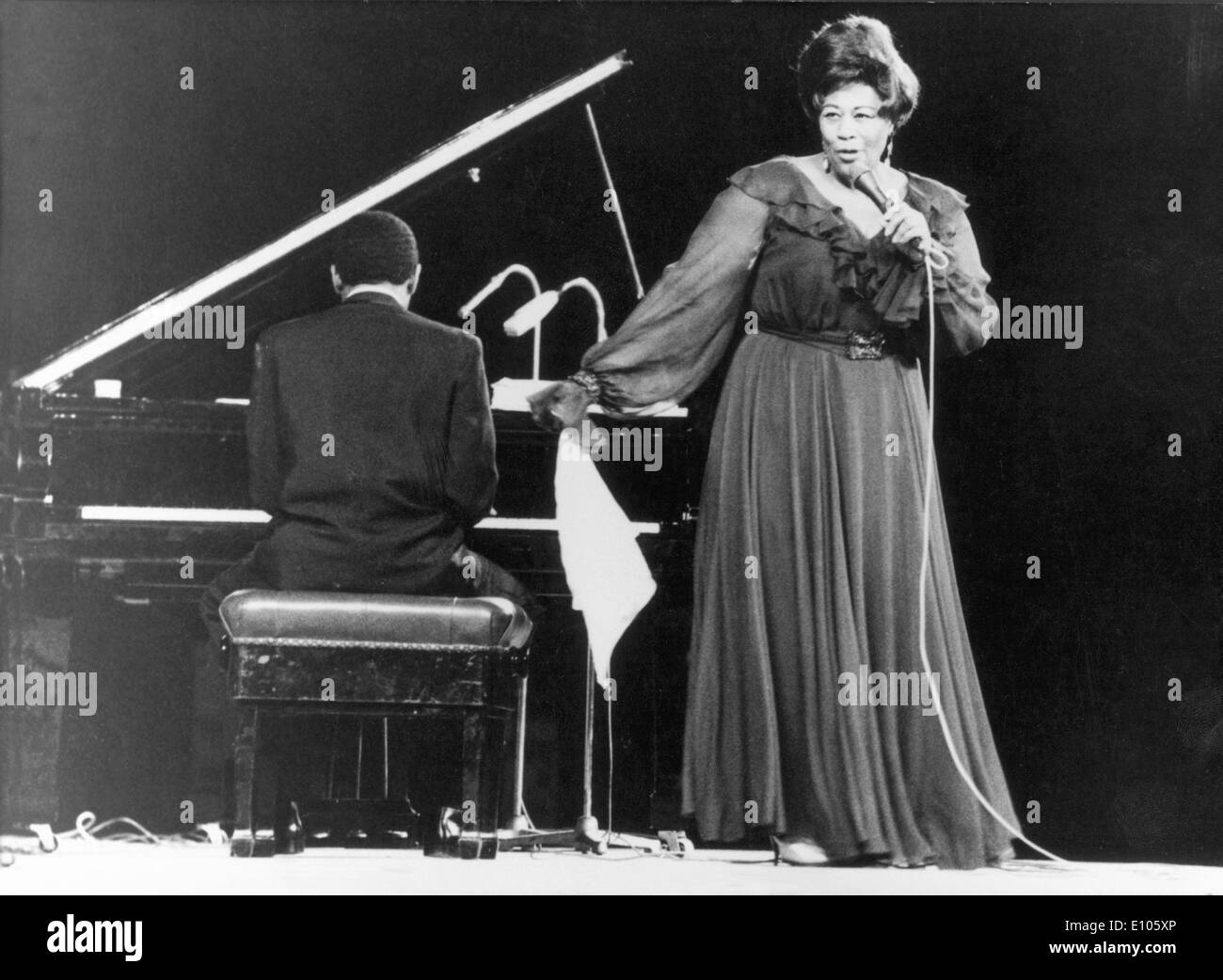Sängerin Ella Fitzgerald auf der Bühne Stockfoto