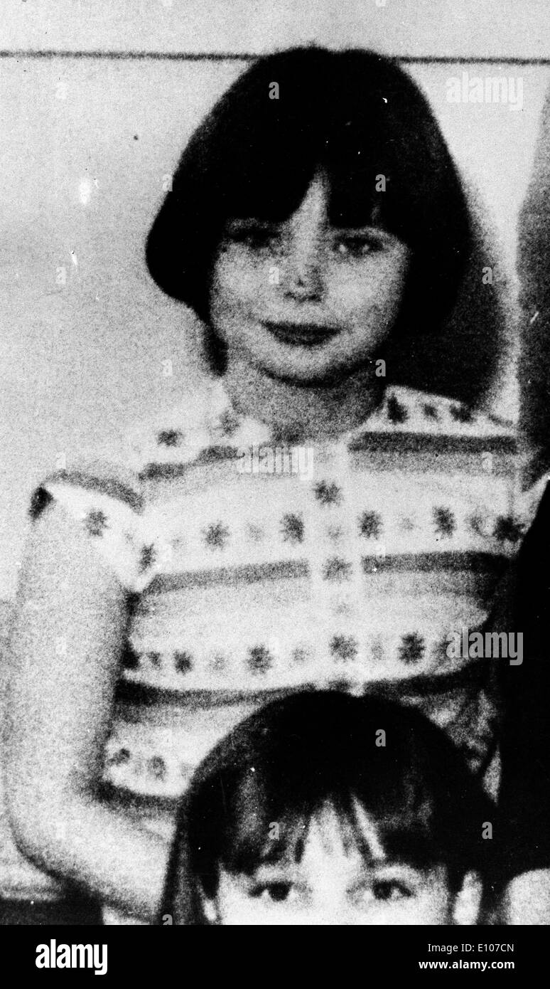 Mary Flora Bell Stockfotografie Alamy Regina v mary flora bell & norma joyce bell took place at newcastle assizes, held in the moot hall. mary flora bell stockfotografie alamy