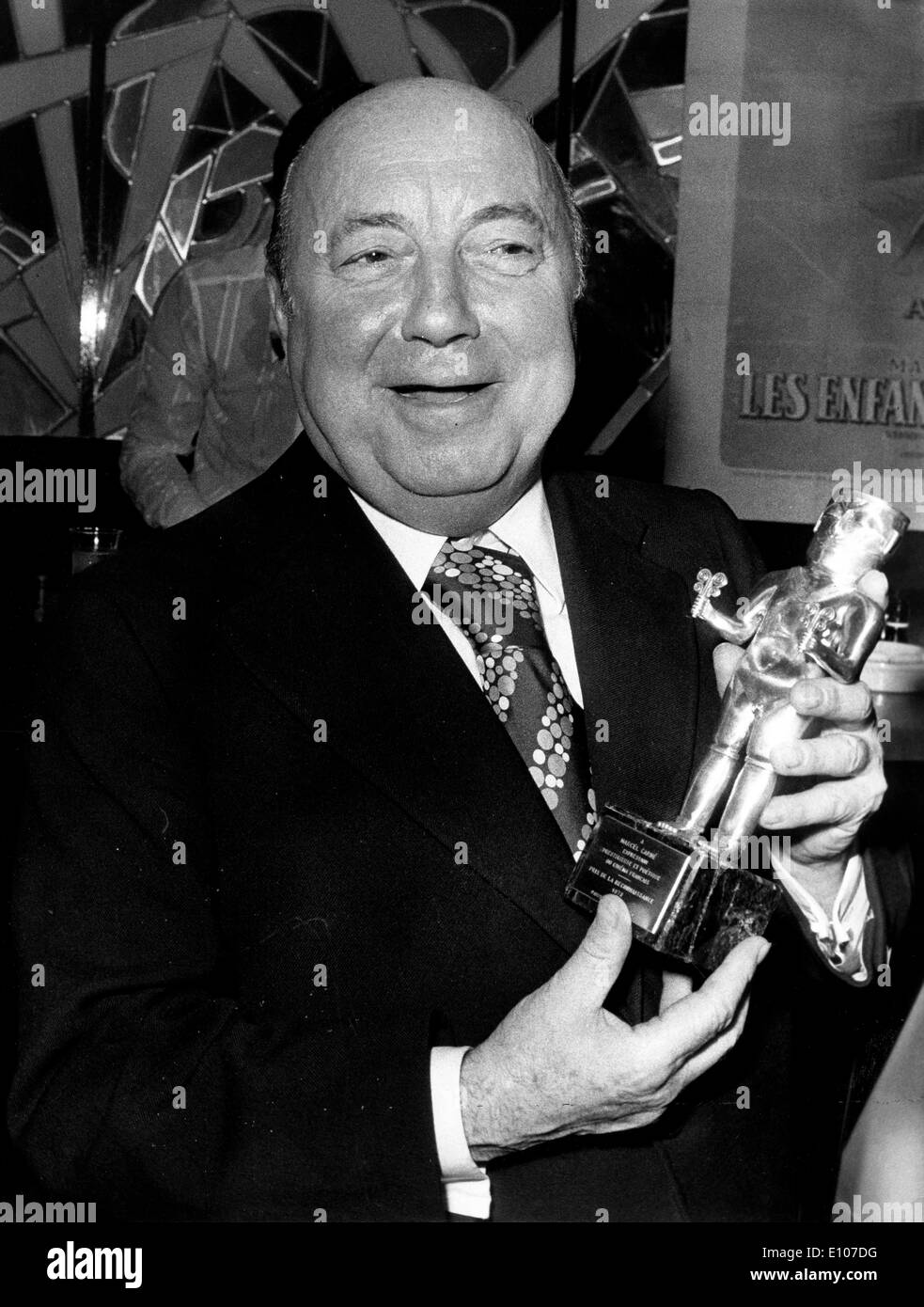 Regisseur Marcel Carne mit Auszeichnung Stockfoto