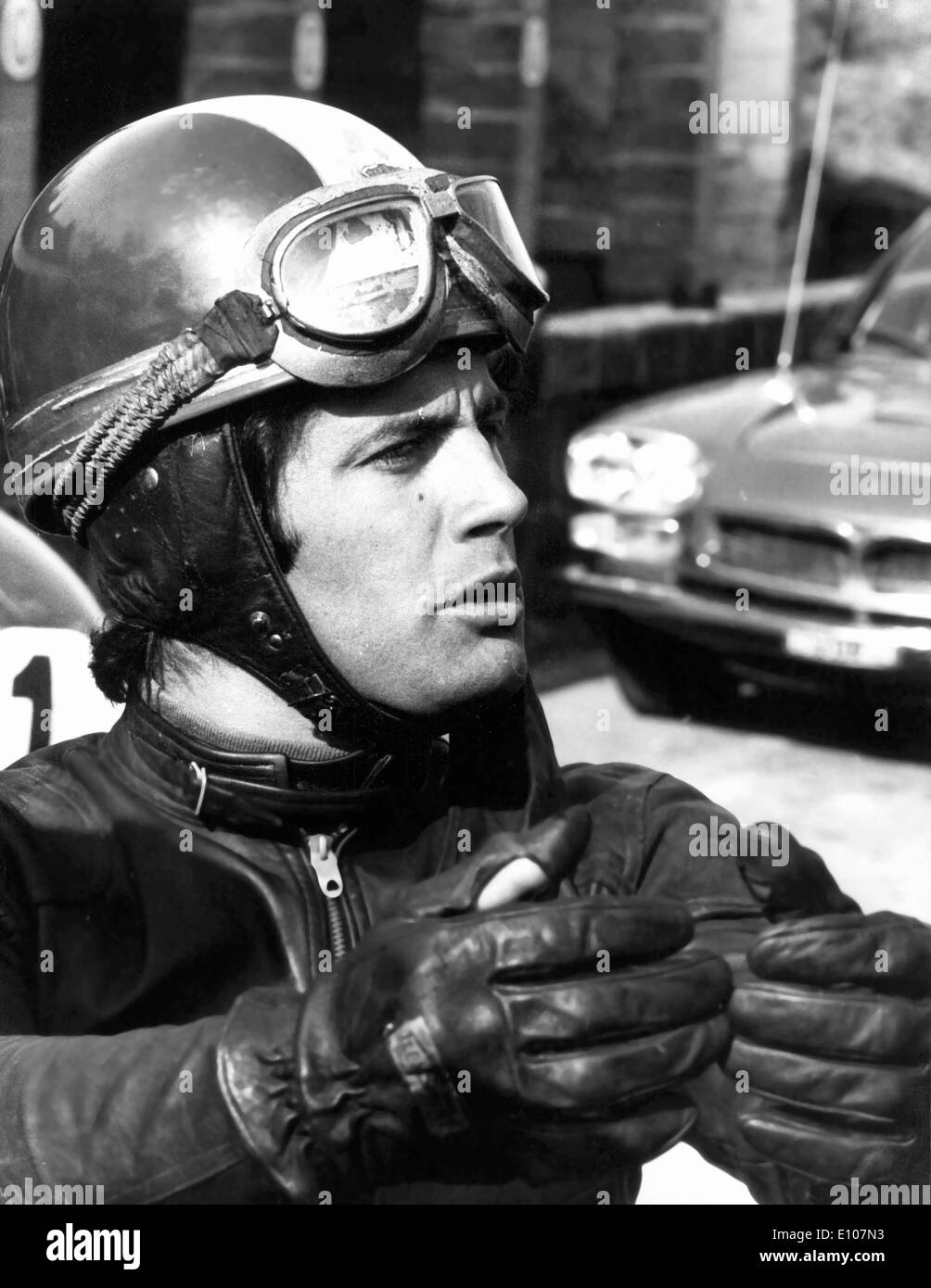 5. Februar 1970; Rom, Italien; Der bekannte Weltmeister des Motors Radfahren GIACOMO AGOSTINI, 27, versucht in Rom Autodrom von Vallelunga der neue Prototyp der 500 cc MV Augusta, die Firma, die im Laufe des Jahres Agostini antreibt. Stockfoto