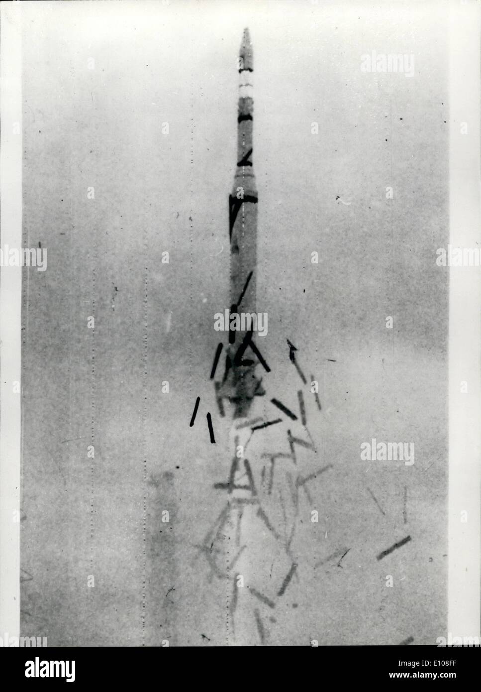 3. März 1970 - Französisch Rocket '' Diamant Zifferblatt '' gestartet in Kourou: die Einführung der französische Rakete '' Diamant Zifferblatt '' fand gestern statt am Weltraumbahnhof in Kourou (Französisch-Allan). Foto zeigt die Rakete '' Diamant Zifferblatt '', nachdem es gestartet wurde. Stockfoto