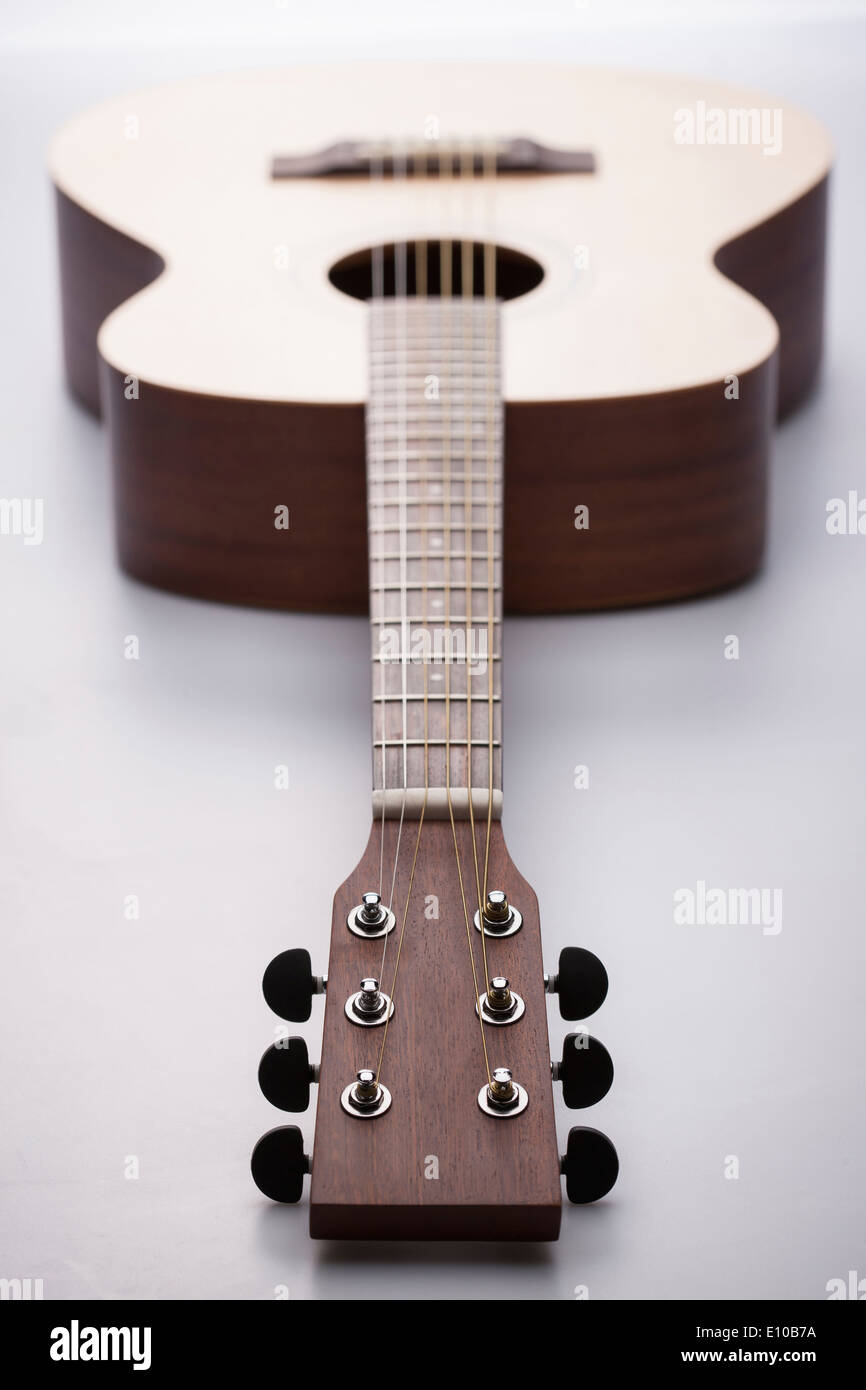 ein Close Up von einer akustischen Gitarre Stockfoto