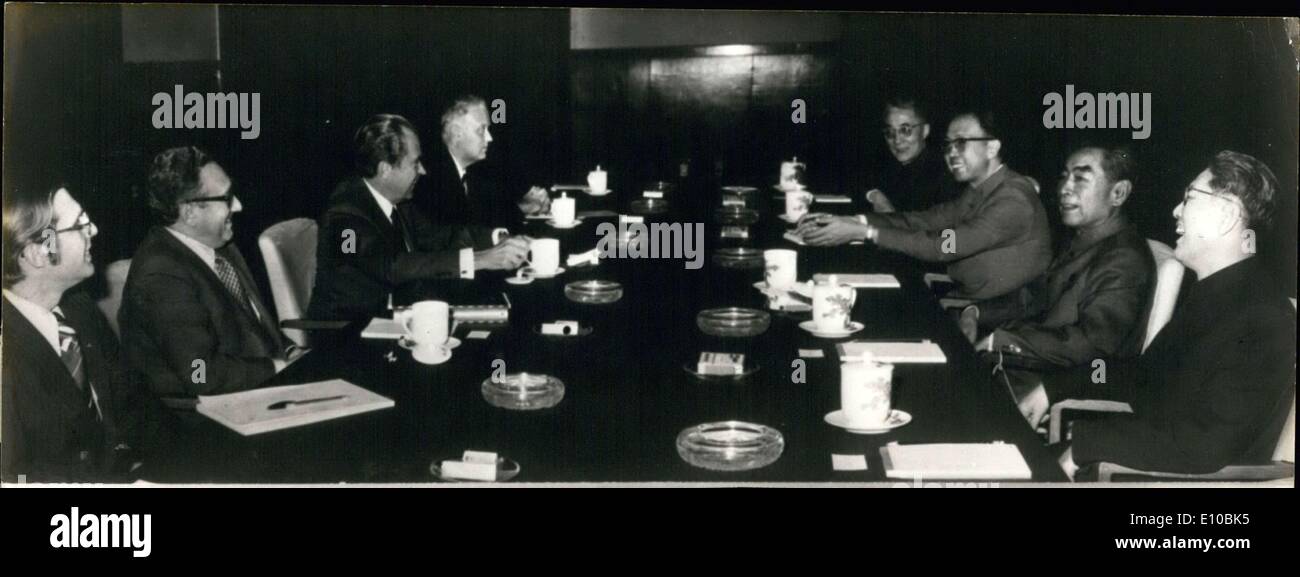 4. März 1972 - ist dies das erste Treffen zwischen Nixon und Chou En-Lai. Winston Lord, Kiesinger, Präsident Nixon und John Holdridge sind Mitglieder der amerikanischen Delegation auf der rechten Seite. Chou En Lai befindet sich im Zentrum der chinesischen Delegation auf der linken Seite. Stockfoto