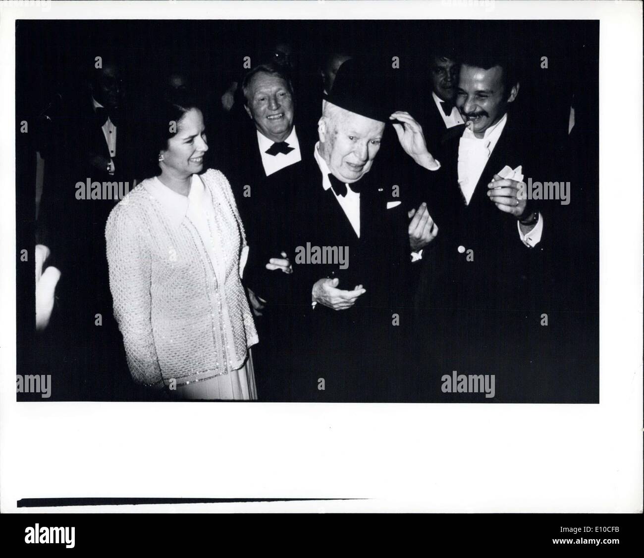 4. April 1972 - Oona - Charlie Chaplin - Schwiegersohn Nikolaus Sistovaris Philharmonic Hall in New York. Stockfoto