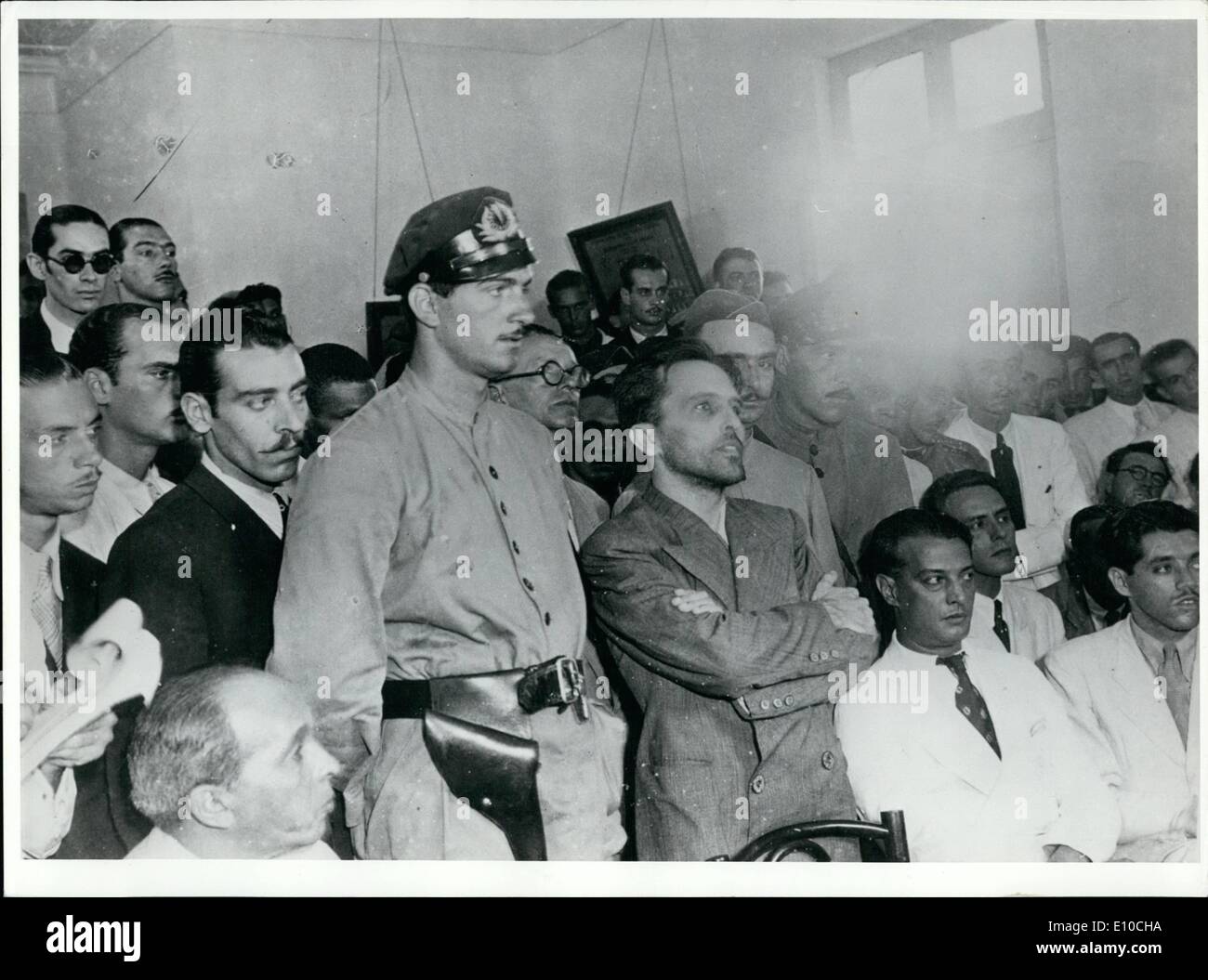 4. April 1972 - Luis Carlos Prestes, brasilianische kommunistische Parteiführer, verhört im '' besonderen '' Polizeipräsidium, Rio De Janeiro. Stockfoto