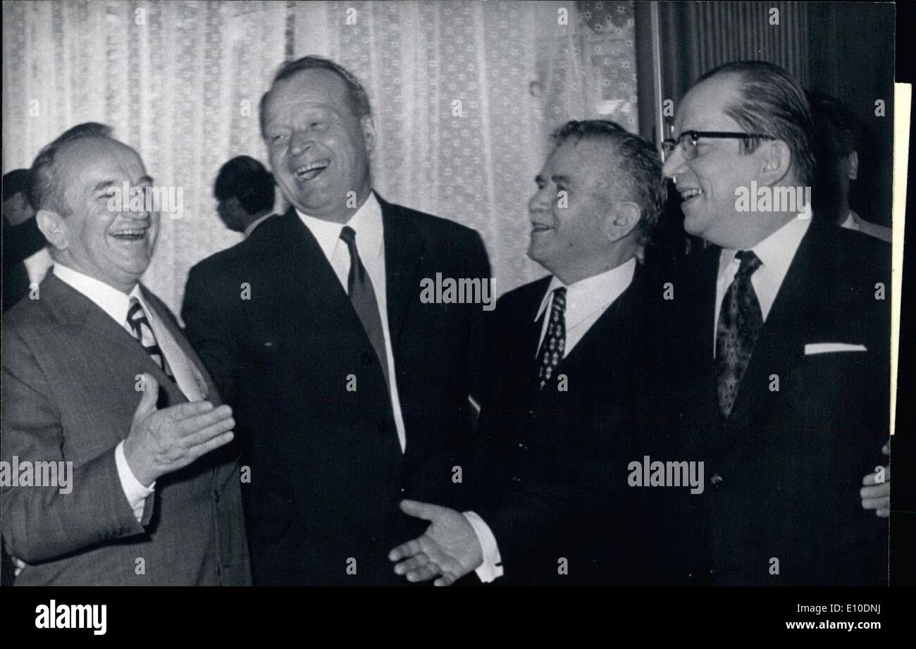 5. Mai 1972 - war eine europäische Treffen von Vertretern der 35 Agrar des Zentrums und kooperative Bewegungen auf die Probleme der Operationen und der Sicherheit in Europa in Sofia statt. Foto zeigt Links zu rechts zentriert, Georgi Traikov, Vorsitzender des bulgarischen agrarischen Union stellvertretender Vorsitzender der staatlichen Rat Bulgarien und und Vorsitzender des Nationalrates der Vaterländischen Front, Stepan Skoropanov, Erwähnung und Stanislav Guova, Vorsitzender der Vereinigten Bauernpartei Land und Marschall des polnischen Sejm, Foto B.Todorov Stockfoto