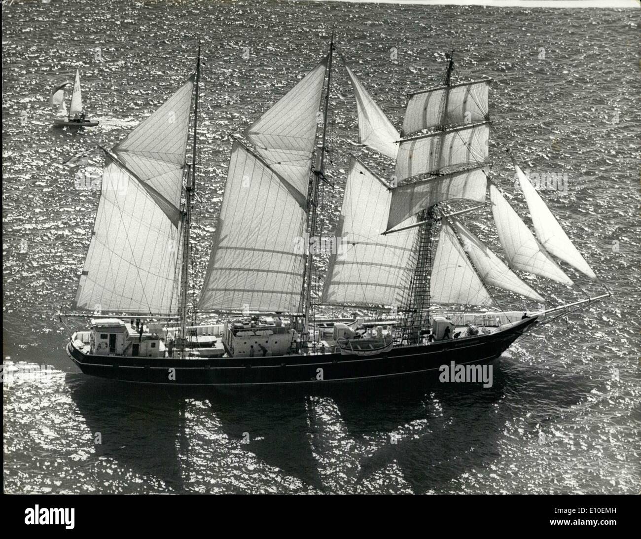 8. August 1972 - A Schoner In A silbriges Meer: Diese feine Studie zeigt die Top - galanten Schoner, Captain Scott, Plymouth gestern verlassen, um in das Muster für das Tall Ships Race in Cowes am Wochenende vor der Rückkehr in schottischen Gewässern teilnehmen. Stockfoto