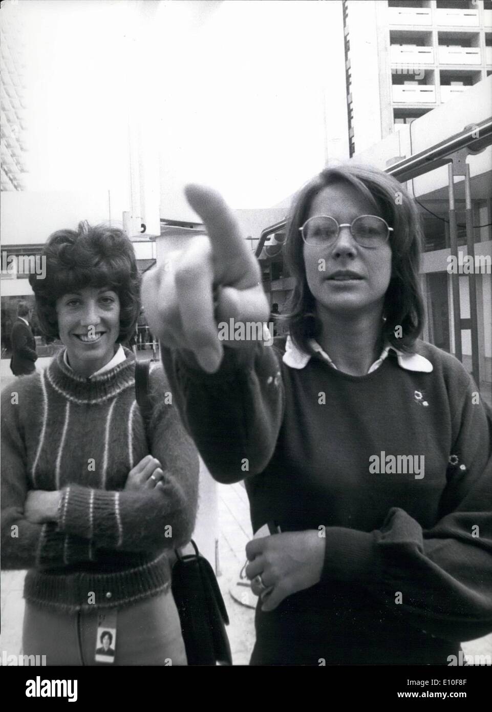 Sept. 09, 1972 - Gold für Deutschland gestern Heide Rosendahl, der 25 Jahre alte Lehrer von Sport, war der Star des deutschen Sport-Teams. Für ihre Weitsprung (6,78 m) erhielt sie die goldene Medall. Es war das erste Gold, ein deutscher gewann bei den 20. Spiele. Unser Bild zeigt die Gewinner Heide Rosendahl bei einem Spaziergang durch das Olympische Dorf zusammen mit ihrem Team Camerade Ritz Wilden. Stockfoto