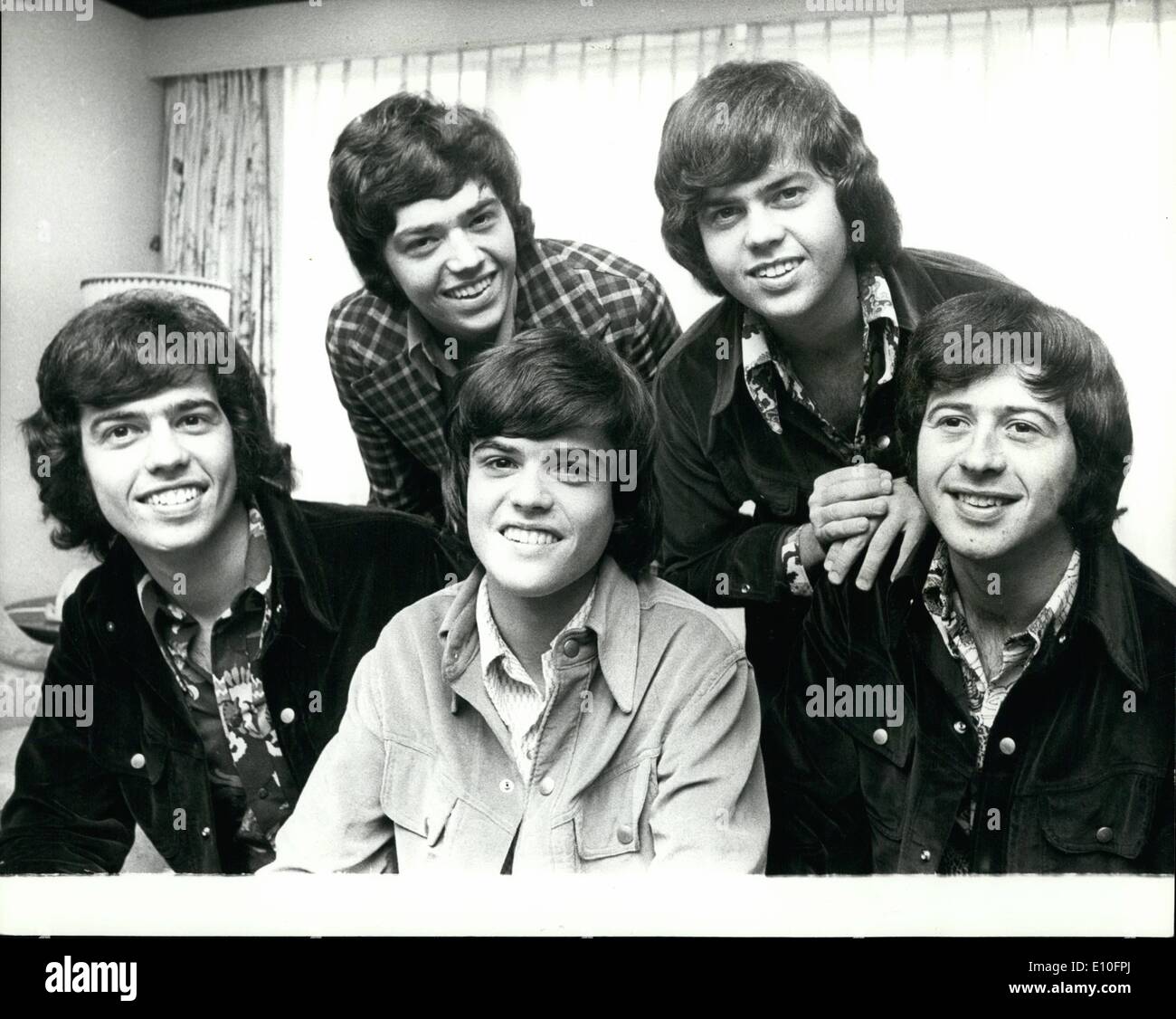 10. Oktober 1972 - The Osmond Brothers Are Here: Die berühmte amerikanische Pop-Gruppe, Osmond Brothers - angekommen in London für ihre britischen Tour. Foto zeigt die Osmond Brothers in ihrem Hotel in London heute. (L, R - zurück): Merrill und Jay. (L, R - Front): Alan; Donny und Wayne. Stockfoto