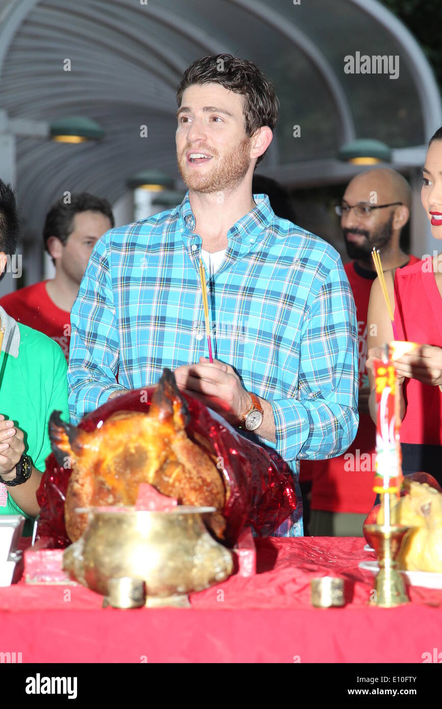 Schauspielerin Jamie Chung besucht beten Zeremonie der Film es schon morgen in Hongkong mit ihrem Freund Bryan Greenberg in Hong Kong, China am ist Montag Mai 19,2014. Stockfoto