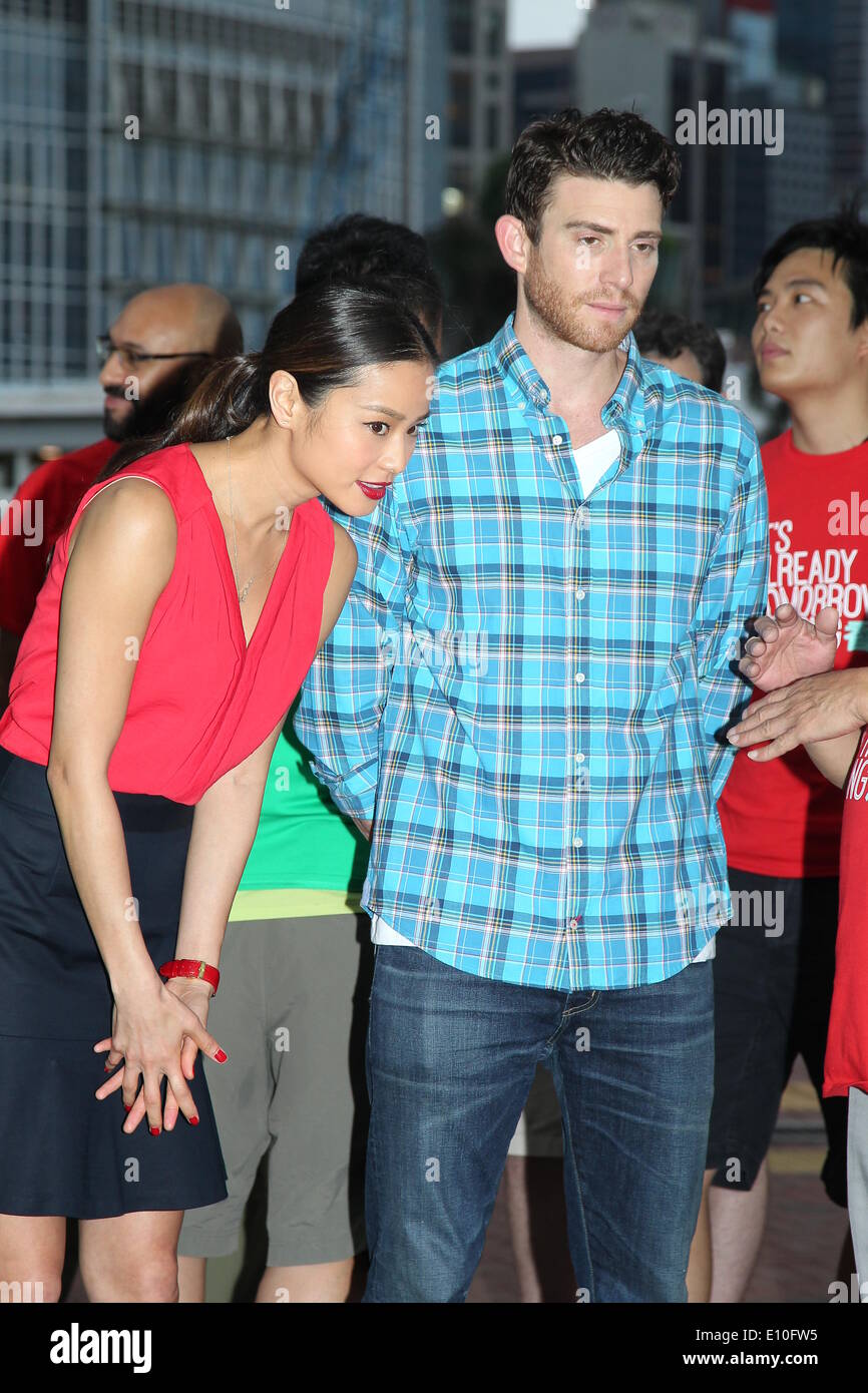 Schauspielerin Jamie Chung besucht beten Zeremonie der Film es schon morgen in Hongkong mit ihrem Freund Bryan Greenberg in Hong Kong, China am ist Montag Mai 19,2014. Stockfoto
