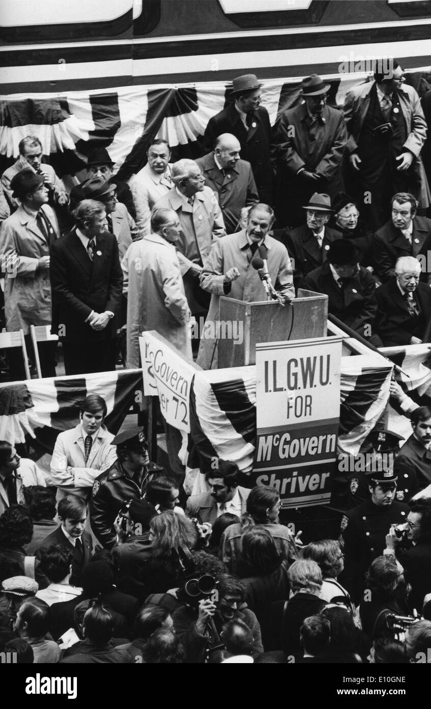 Senator GEORGE MCGOVERN Rede in New Yorks Stadtteil Garment, ROBERT WAGNER, LOUIS STULBERG, JEAN WESTWOOD, EDWARD KENNEDY Stockfoto