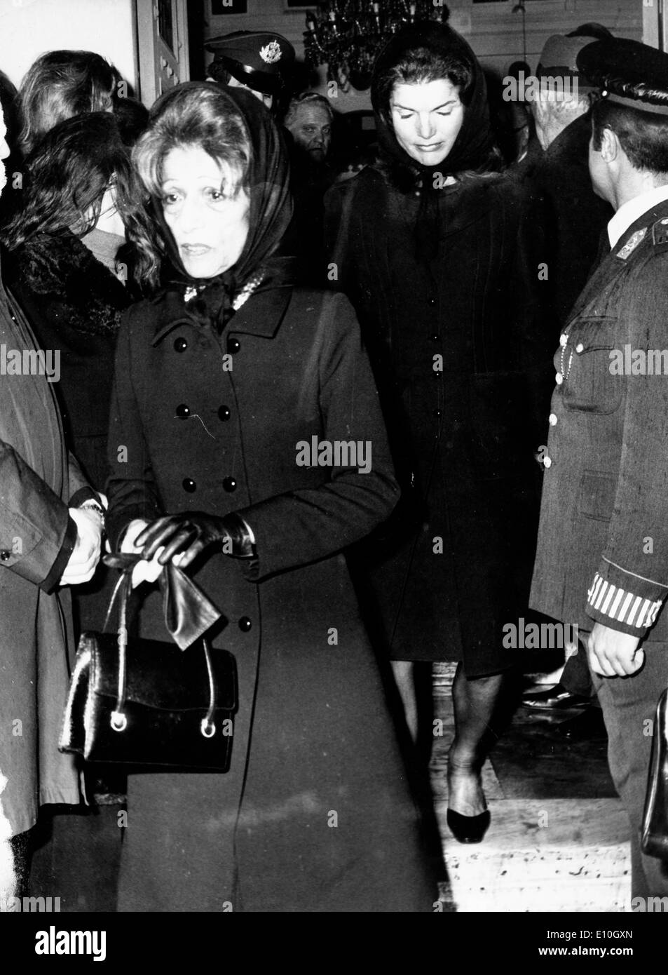 Jackie Kennedy bei Alexander Onassis Beerdigung Stockfoto