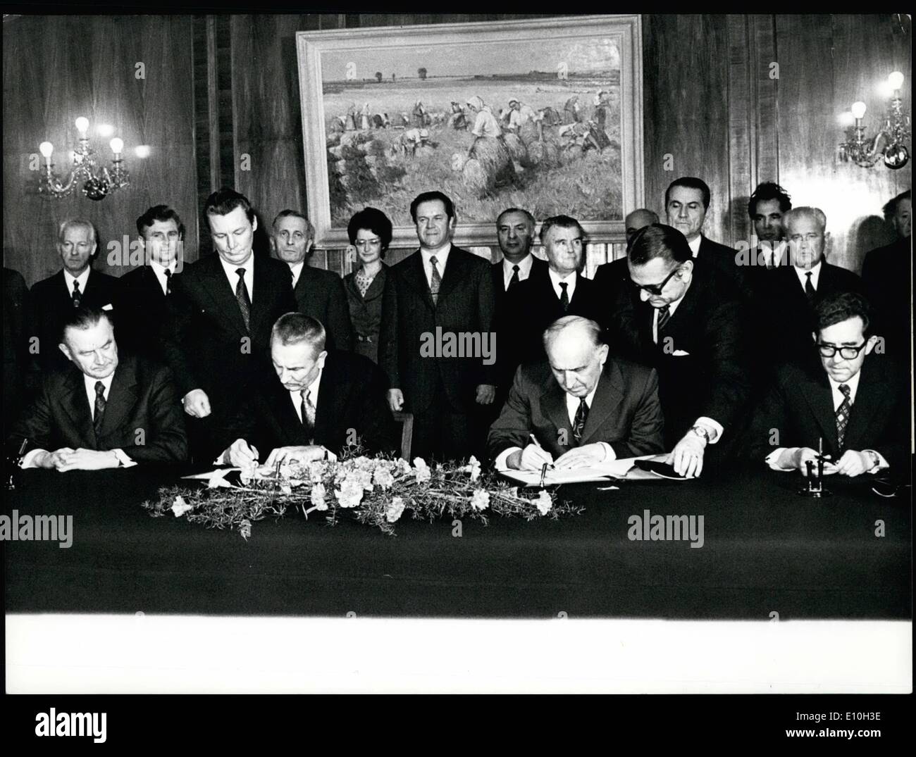 11. November 1972 - polnische Partei und Delegation der Regierung in Sofia.: Dokumente wurden von der polnischen und bulgarischen Delegation unterzeichnet. Von links nach rechts: Piotr Jaroszevic, polnische Premierminister Edward Gierek, erster Sekretär des ZK der PZPR, Todor Zhivkov, erster Sekretär des ZK der BCP und Vorsitzender der staatlichen Rat Bulgarien, Stanko Todorov, bulgarischer Ministerpräsident. Stockfoto