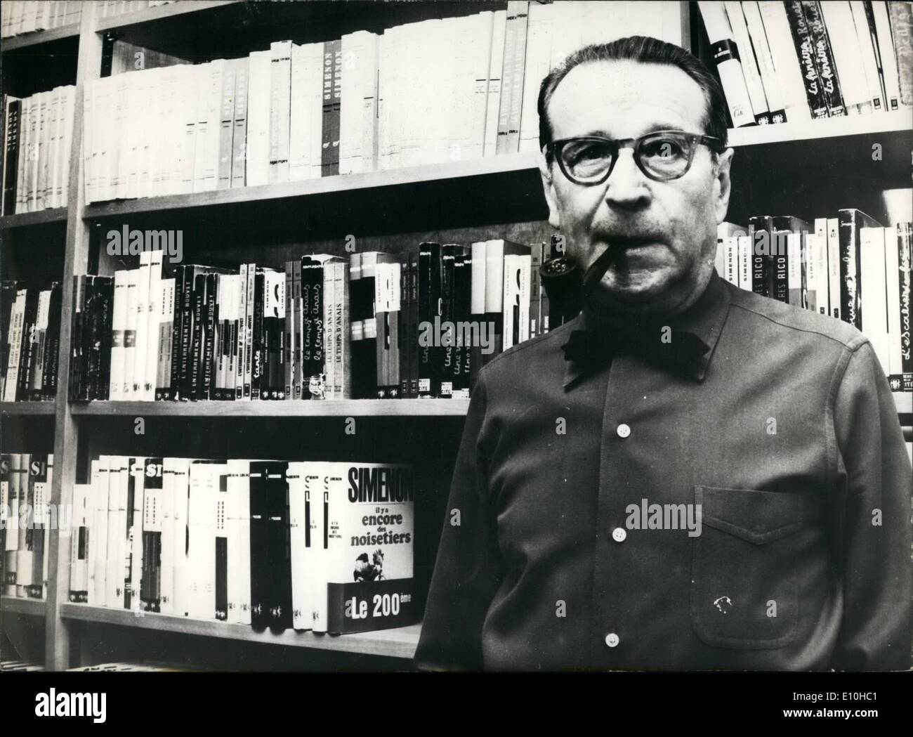 2. Februar 1973 - No mehr Maigret-Roman: Der berühmte belgische Schriftsteller Georges Simenon Schöpfer der "Maigret", feiert seinen 70.. Diese Woche in seiner Villa in Epalinges, Schweiz, Geburtstag und hat angekündigt, dass nach seinem Geburtstag wird er nie wieder schreiben und dass er '' in Frieden leben will '' von nun an. Stockfoto