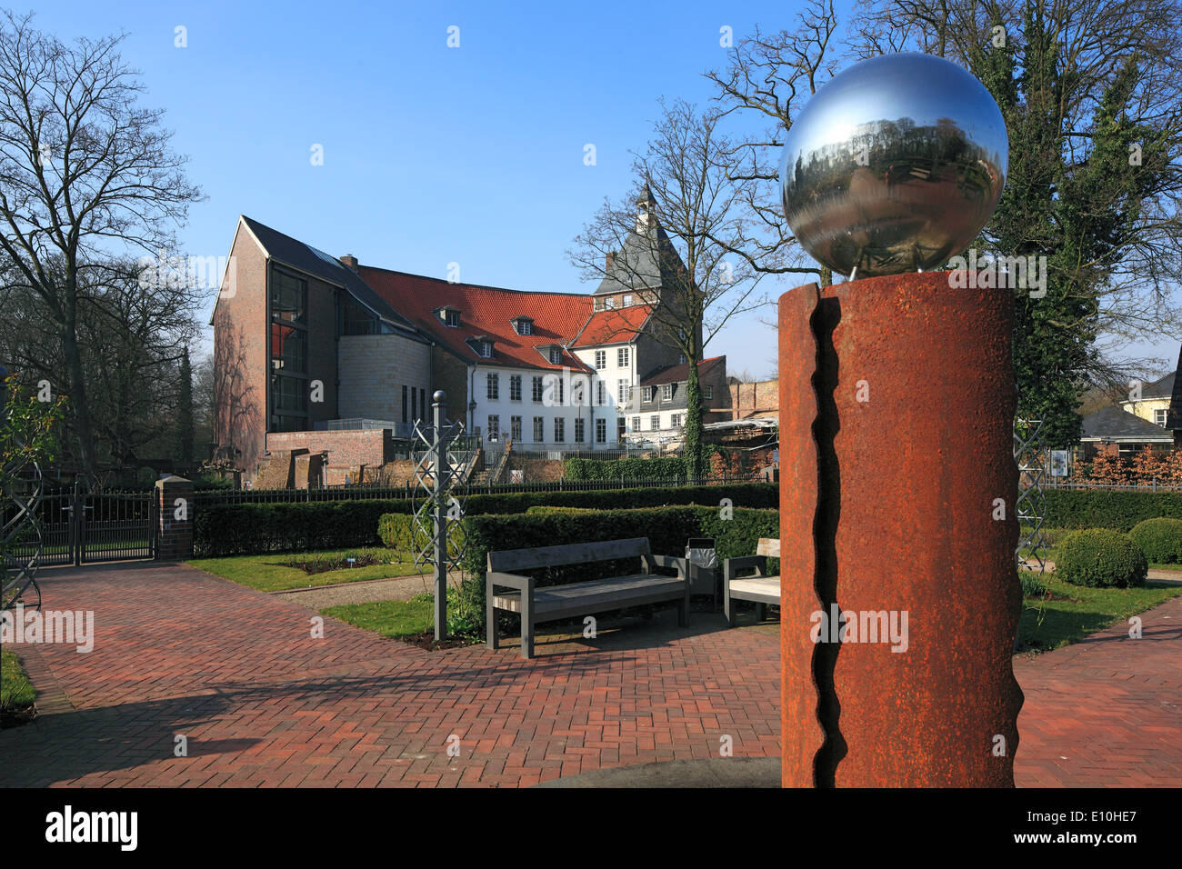 Schlosspark Und Schloss Mit Grafschafter Museum Und Schlosstheater in Moers, Niederrhein, Nordrhein-Westfalen Stockfoto