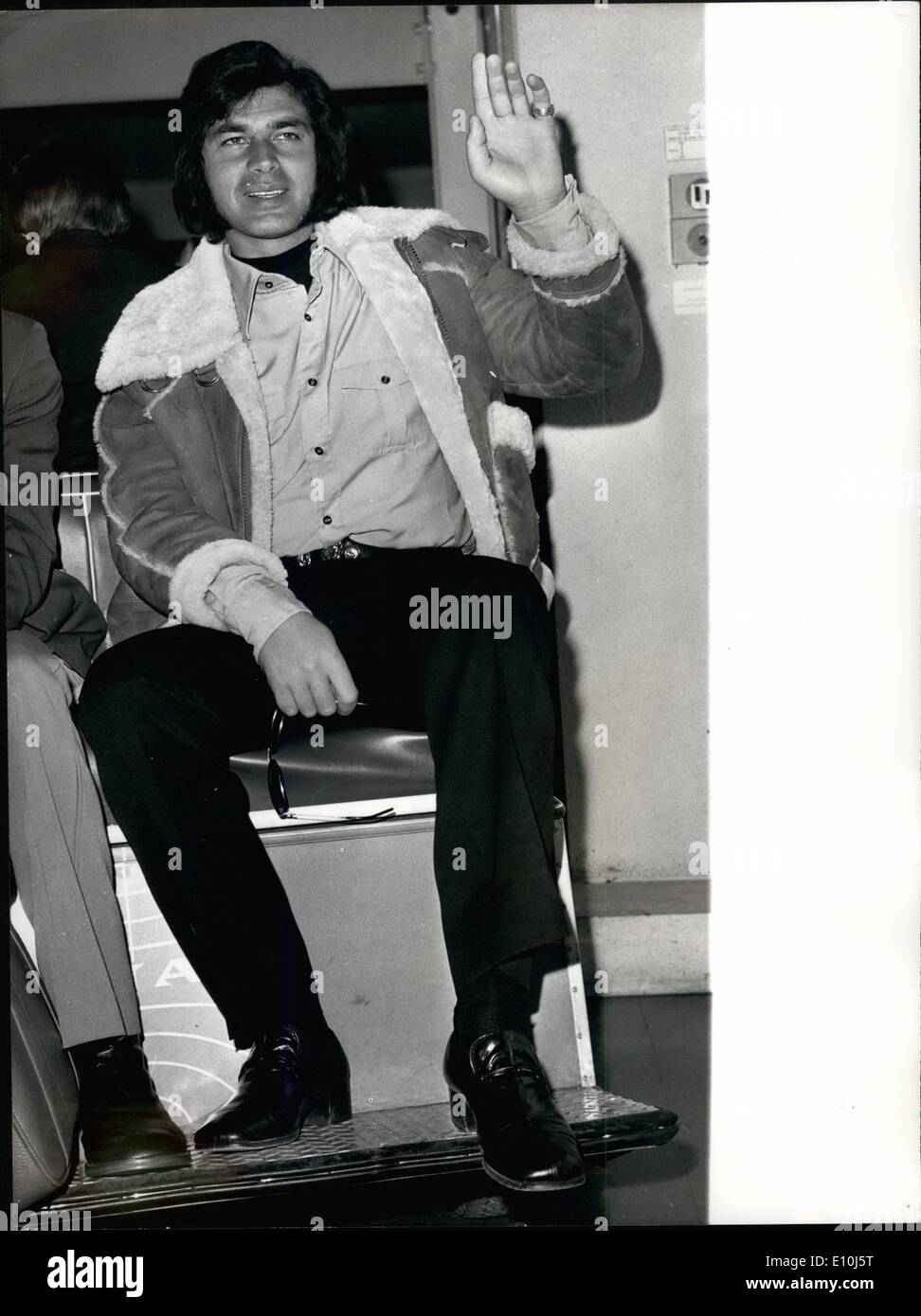3. März 1973 - Engelbert Humperdinck der nach USA: Fotoshows. Sängerin Engelbert Humperdinck, abgebildet in Heathrow gestern, als er für eine siebenmonatige Tour durch die USA und Kanada verlassen. Stockfoto