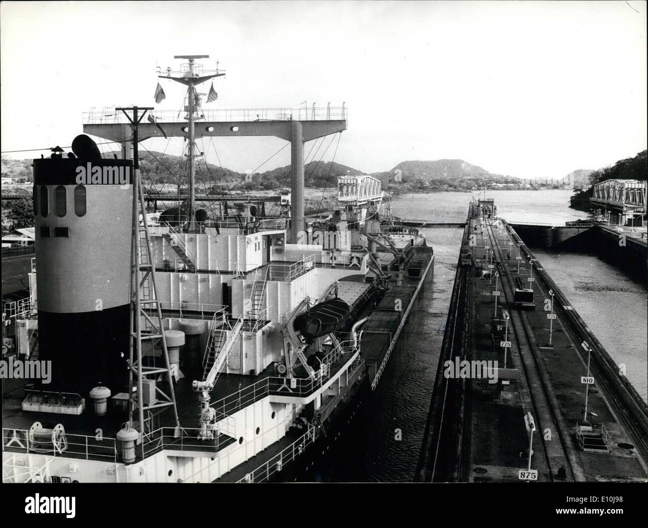 12. Dezember 1972 - enge Passform für ein Schiff in Panama Kanalschleuse: Panama-Stadt: der Panamakanal ist 81 km lang und 12,5 m tief. Stockfoto