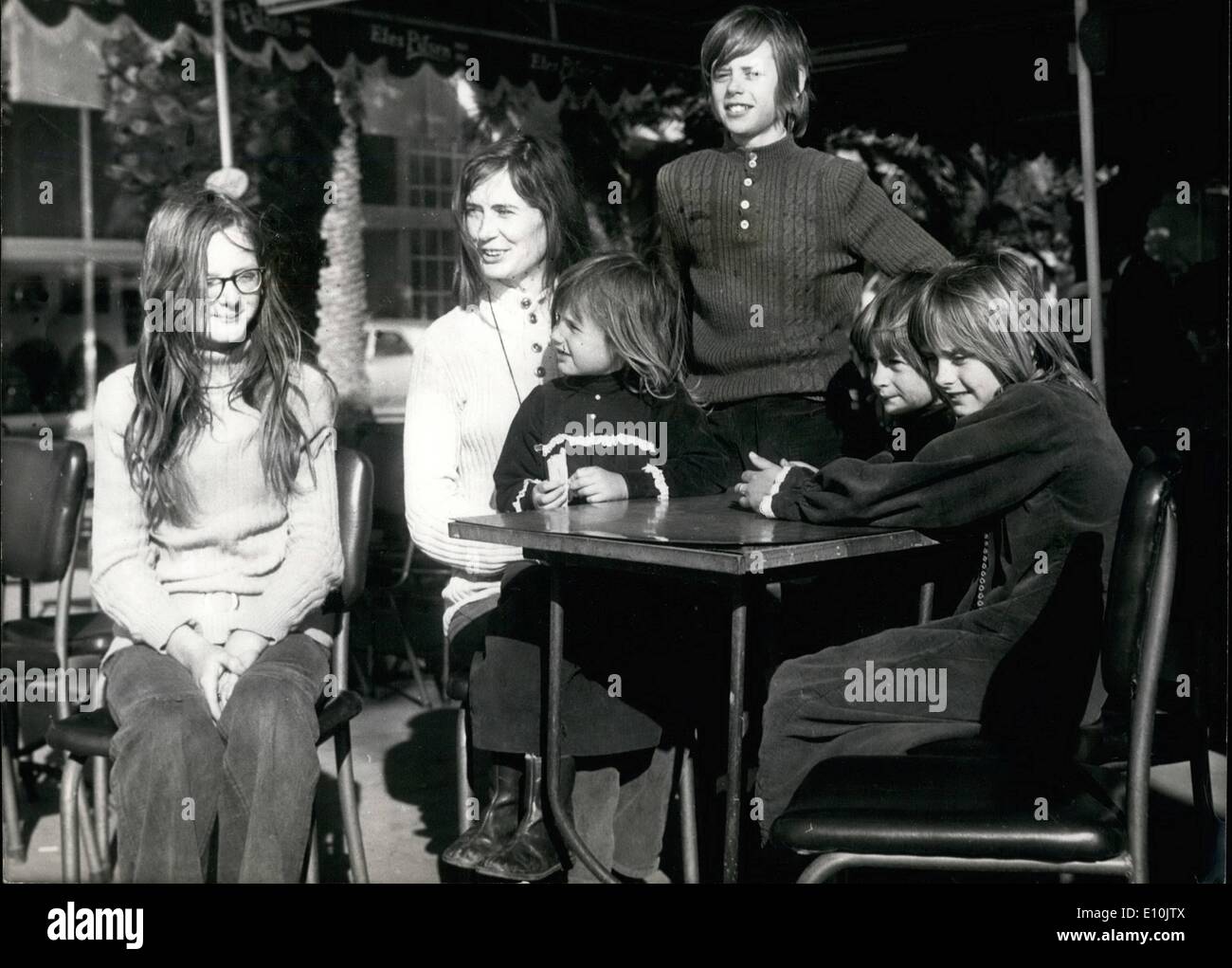 3. März 1973 - Mrs Davey in der Türkei: Frau Jill Davey, Mutter des 15 Jahre alten Timothy Davey, der britische Schuljunge im Gefängnis in der Türkei wegen Drogendelikten, verweigert letzte Woche, dass sie mit Timothys Fluchtversuch aus dem Gefängnis letztes Jahr nichts zu tun hatte. Türkei bis die Untersuchung auf Timothys Fluchtversuch Ausreiseerlaubnis wurde Frau Davey verweigert. Mrs-Izmir sagte, sie hatte kein Geld übrig und wusste nicht, was zu tun, da sie auf unbestimmte Zeit in der Türkei bleiben musste Stockfoto