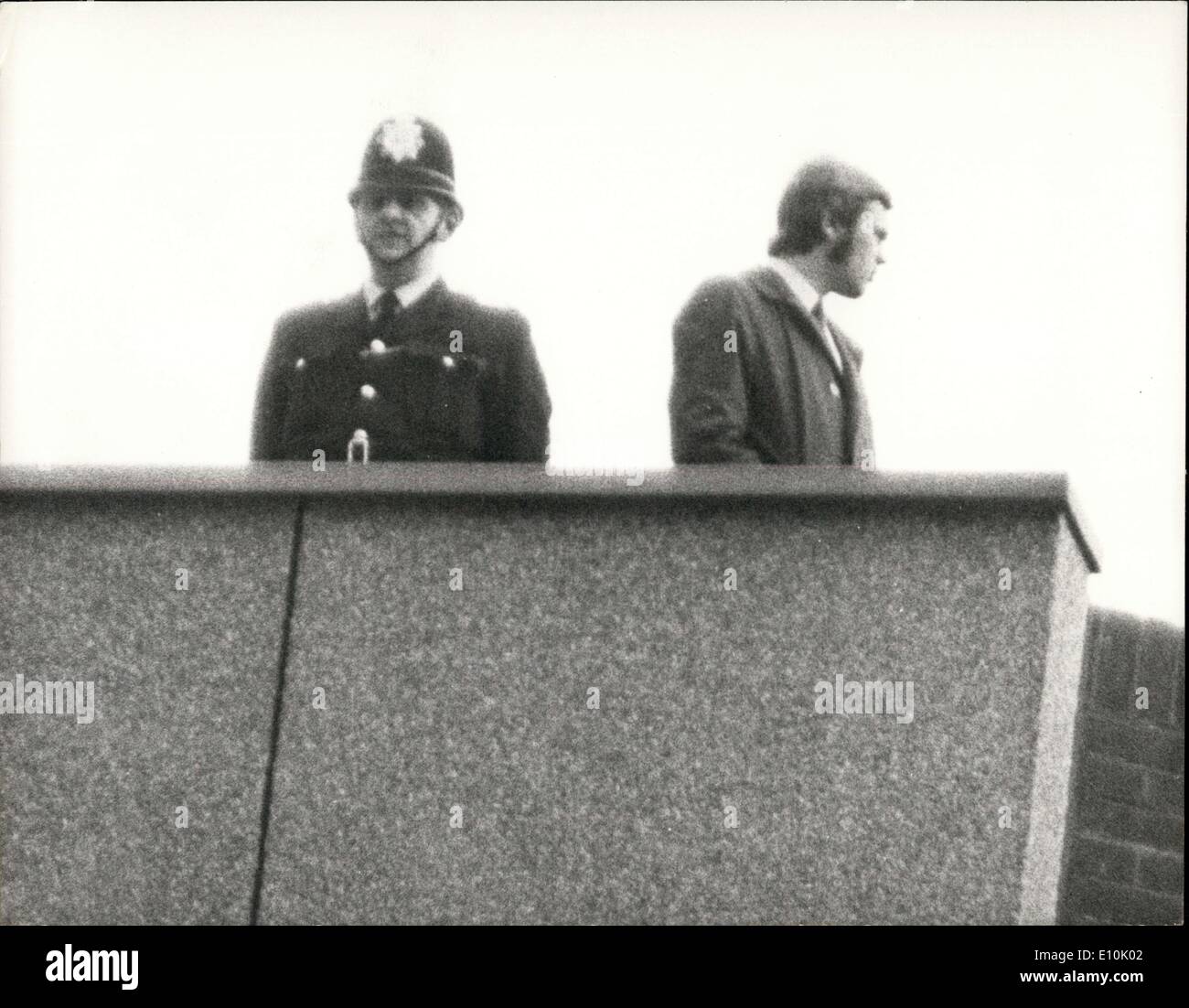 20. März 1973 - Vorsichtsmaßnahmen am Bogen Straße Hof. Sicherheitsvorkehrungen wurden getroffen, heute am Bow Street Hof, als sieben Männer und drei Frauen heute wieder in Rechnung erschien, '' an Taucher Tagen auf und vor dem 8. März dieses Jahres in die Zuständigkeit der zentralen Strafgerichtshof sie widerrechtlich und vorsätzlich verschworen, miteinander und mit anderen Personen, um die Ursache von explosionsgefährlichen Stoffen, Explosionen im Vereinigten Königreich eine Art geeignet sind, Leben zu gefährden oder zu schweren Verletzungen-Eigenschaft im Gegensatz zu dem Abschnitt 3a der explosiven Stoffe führen Handeln. 1883. sie waren für eine Woche weitere Untersuchungshaft Stockfoto