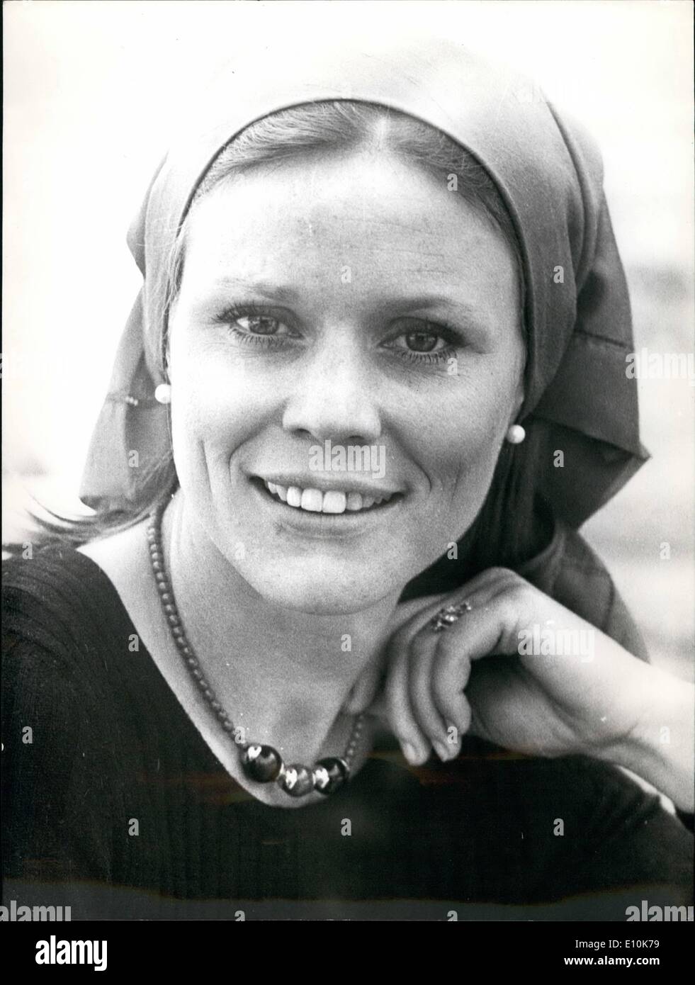 5. Mai 1973 - Marthe Keller. Schweizer Schauspielerin in Paris. Sie ist groß, blond, schlank und sehr charmant, Marthe Keller, Schauspielerin, geboren in Basel, erste Theater-Erfahrungen zu Hause und dann in Berlin vor vier Jahren nach Paris zu gehen und nun kurz vor der Eroberung französischer Filmemacher wollen ihr schlecht für die Hauptrolle. Sehr erfolgreich ihre Komödie Teil in Elle Gericht, Elle Gericht, la Banlieu von Regisseur Gerard Pires. Die Angebote für weitere Hauptteile sind vielfältig und Marthe ist zuversichtlich, ein großer Filmstar zu werden. Keystone Zürich 17.05.73 Stockfoto