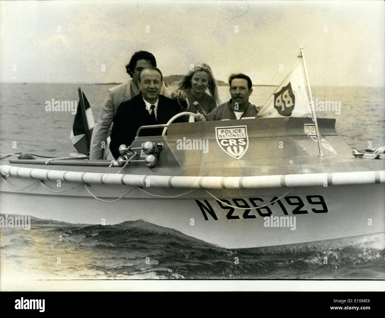 6. Juni 1973 - Minister für die innere Raymond Marcellin nahm an einer Demonstration der neuen Rettungsboote im Zentrum der wissenschaftlichen Forschung durch treibende die neue '' Arcor 460'' selbst. Das Boot hat einen Propeller keinen, der Sonnenanbeter vor jeglicher Gefahr von Get schützt Stockfoto