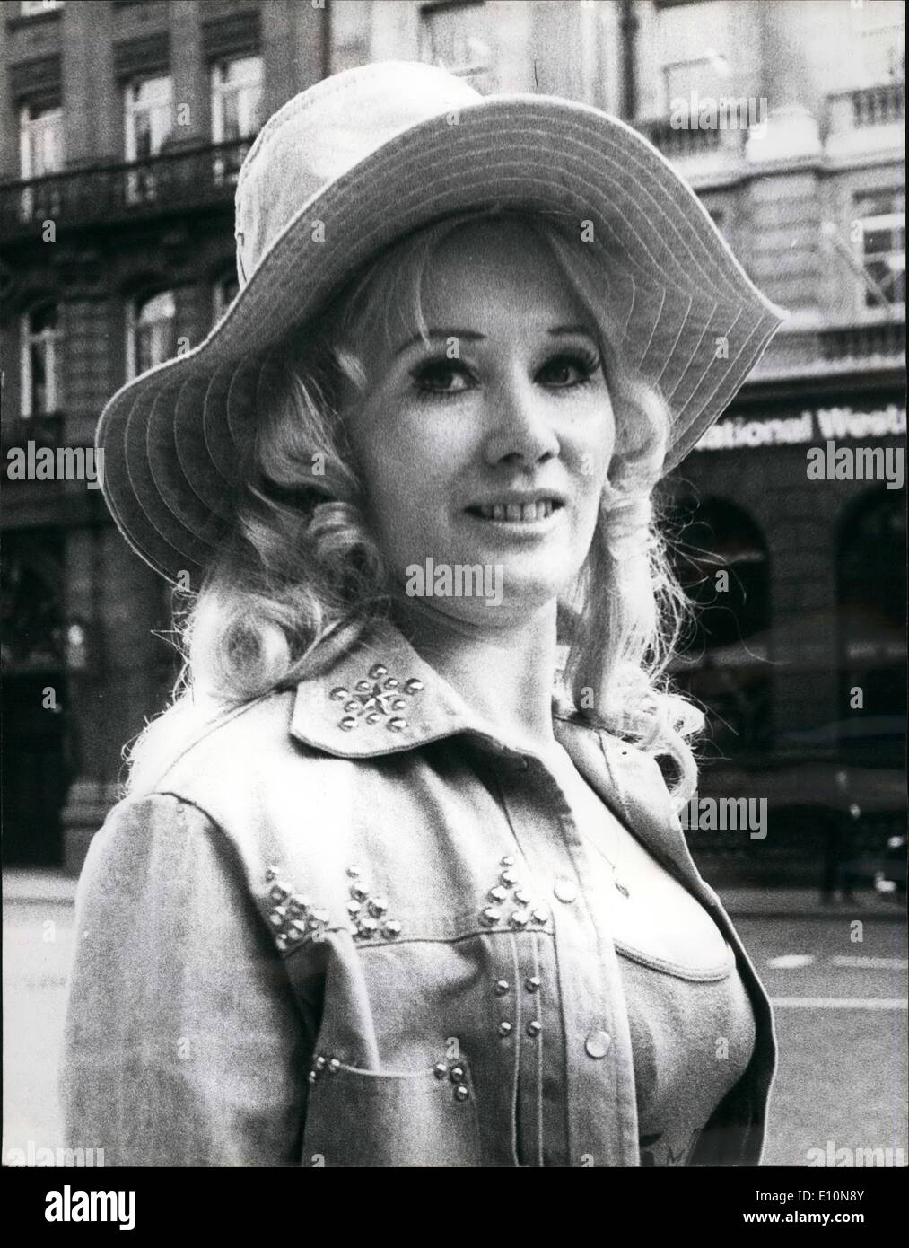 Girls road -Fotos und -Bildmaterial in hoher Auflösung – Alamy