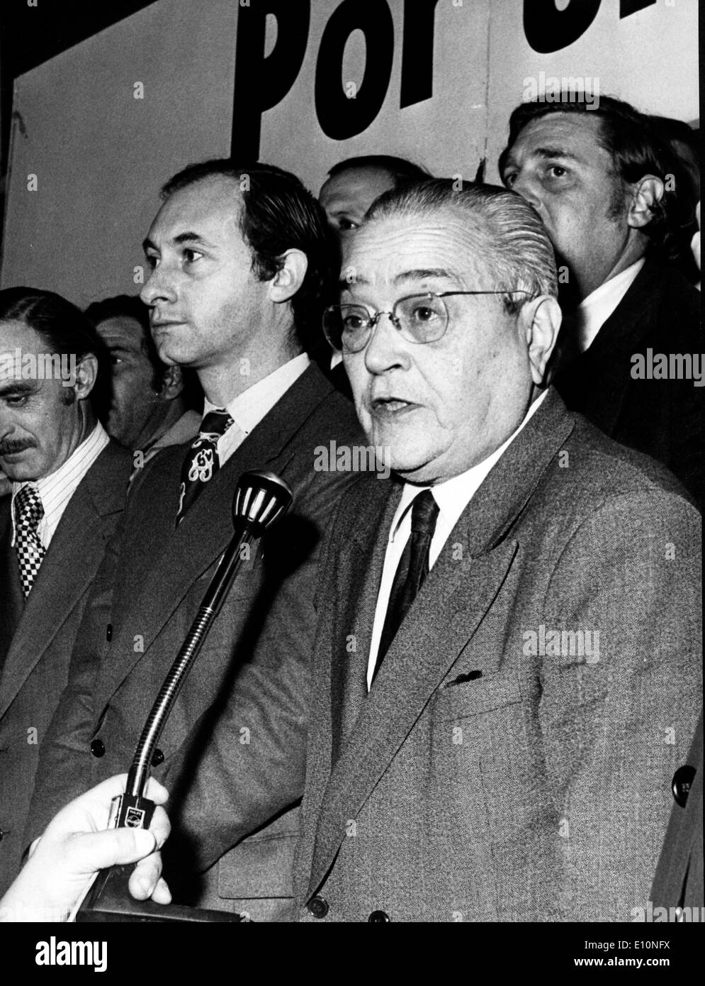 Senator FERNANDO DE LA RUA (L) und RICARDO BALBIN während einer Konvention-Sitzungen Stockfoto