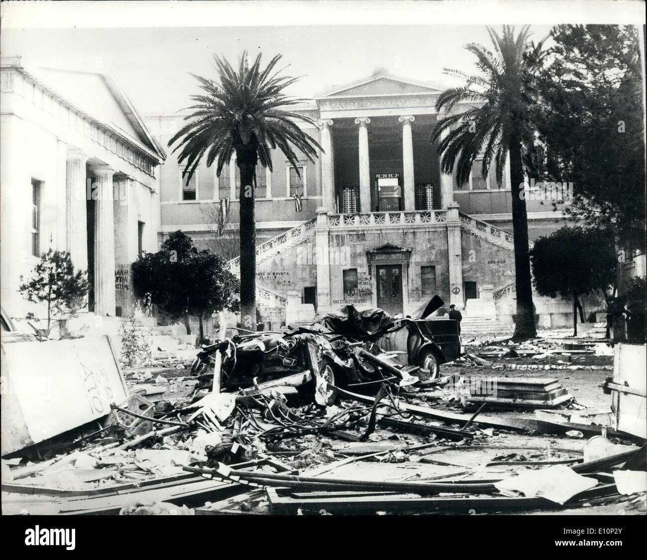 11. November 1973 - neun Tote In Athen Unruhen. Neun Menschen starben in den jüngsten Ausschreitungen die Athen fegte. Straßenschlachten ausgeführt Stockfoto