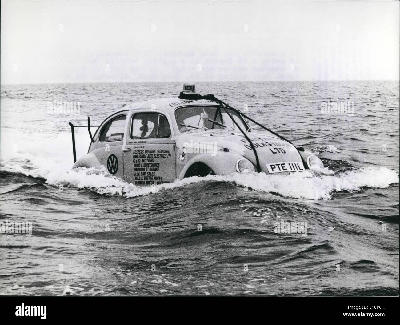 Sept. 09, 1973 - VW Käfer einen Float: Fahrer, Herr Malc Buchanan (23) konzipiert, diese Idee mit einem VW-Käfer als Segeln Vehikel erst vor kurzem. Er begann auf seiner '' (Illegible)'' auf der Isle Of Man in der irischen See, mit dem Ziel st. Bees Head befindet sich 59 Kilometer entfernt, im Land des Cumberland. Bevor Sie dies tun, Herr Buchanan einen Propeller an das Auto angeschlossen und natürlich war auch die "wasserdicht". Unter andere Sicherheitsmaßnahmen verlängert er das Abgasrohr des Autos Stockfoto